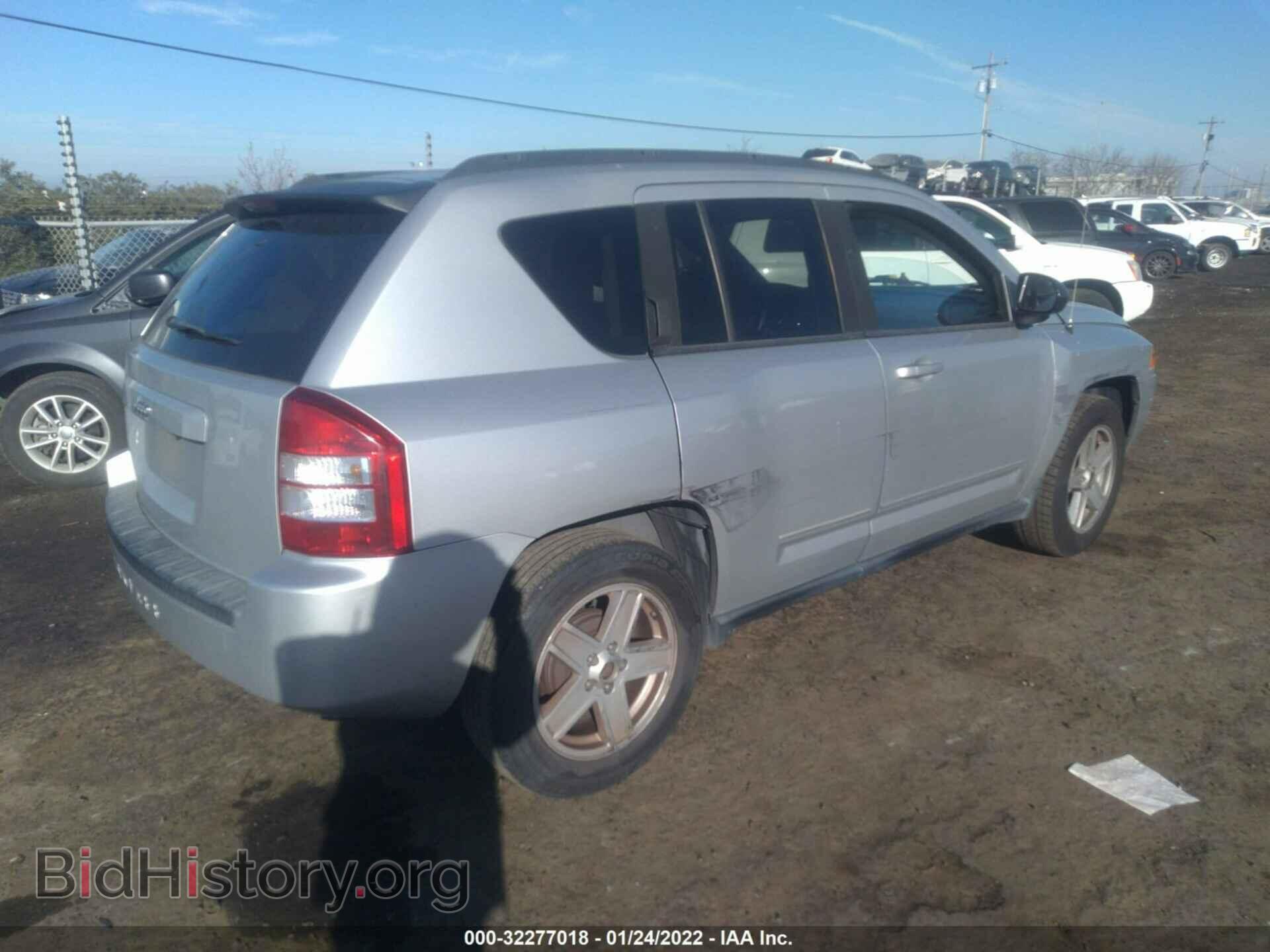 2010 JEEP COMPASS - VIN: 1J4NT4FA0AD659365 - Photo 4