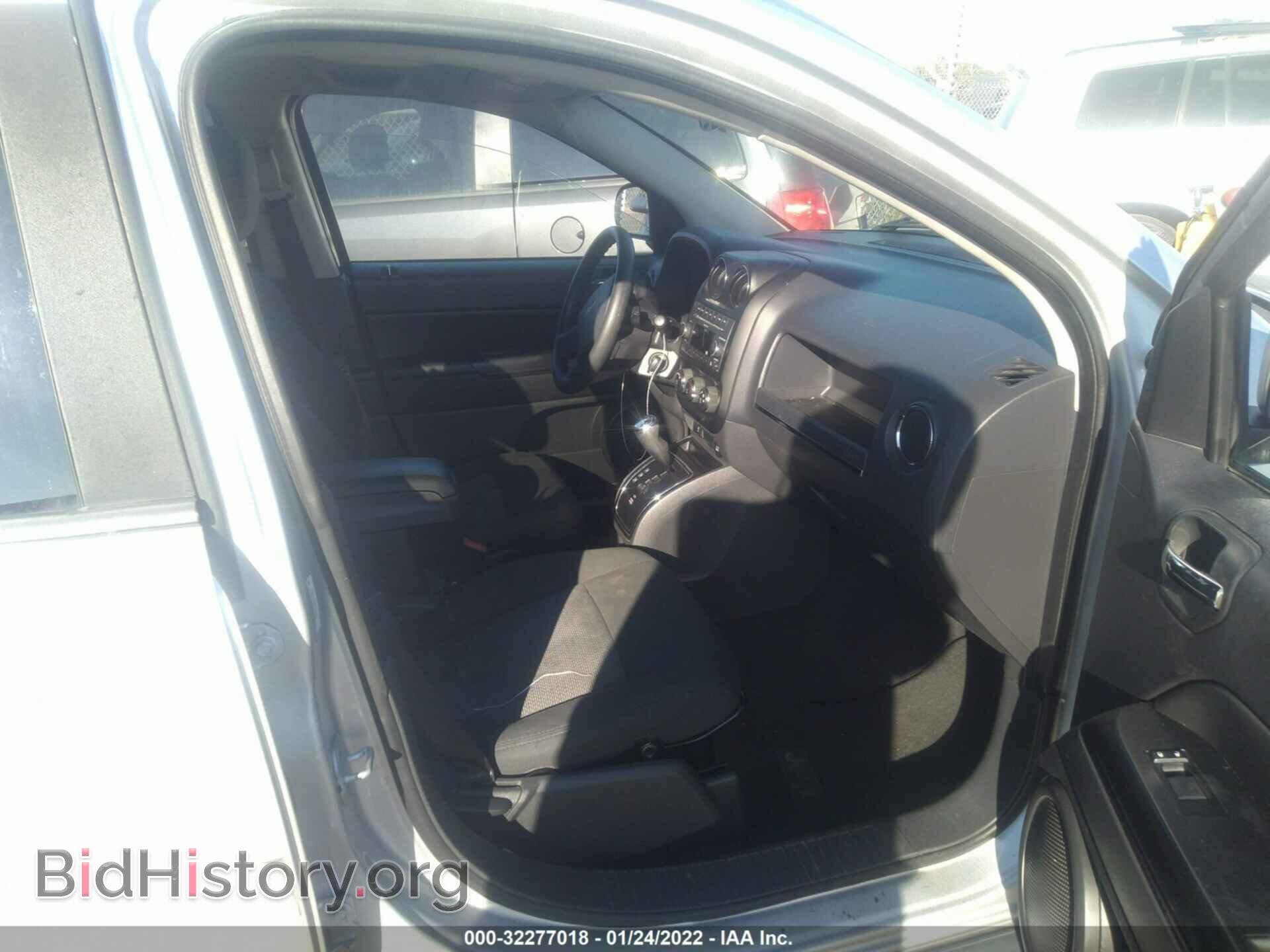2010 JEEP COMPASS - VIN: 1J4NT4FA0AD659365 - Photo 5