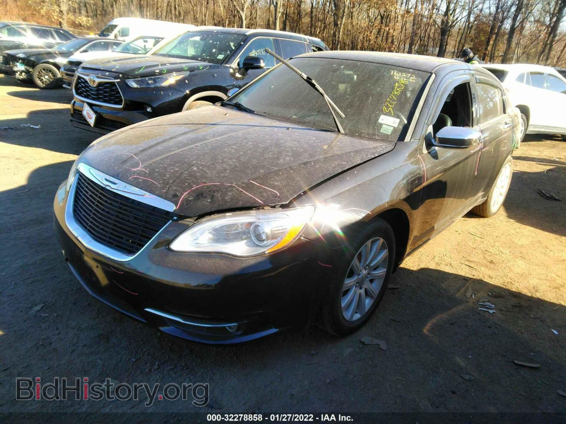 2013 CHRYSLER 200 - VIN: 1C3CCBCG0DN621051 - Фото 2