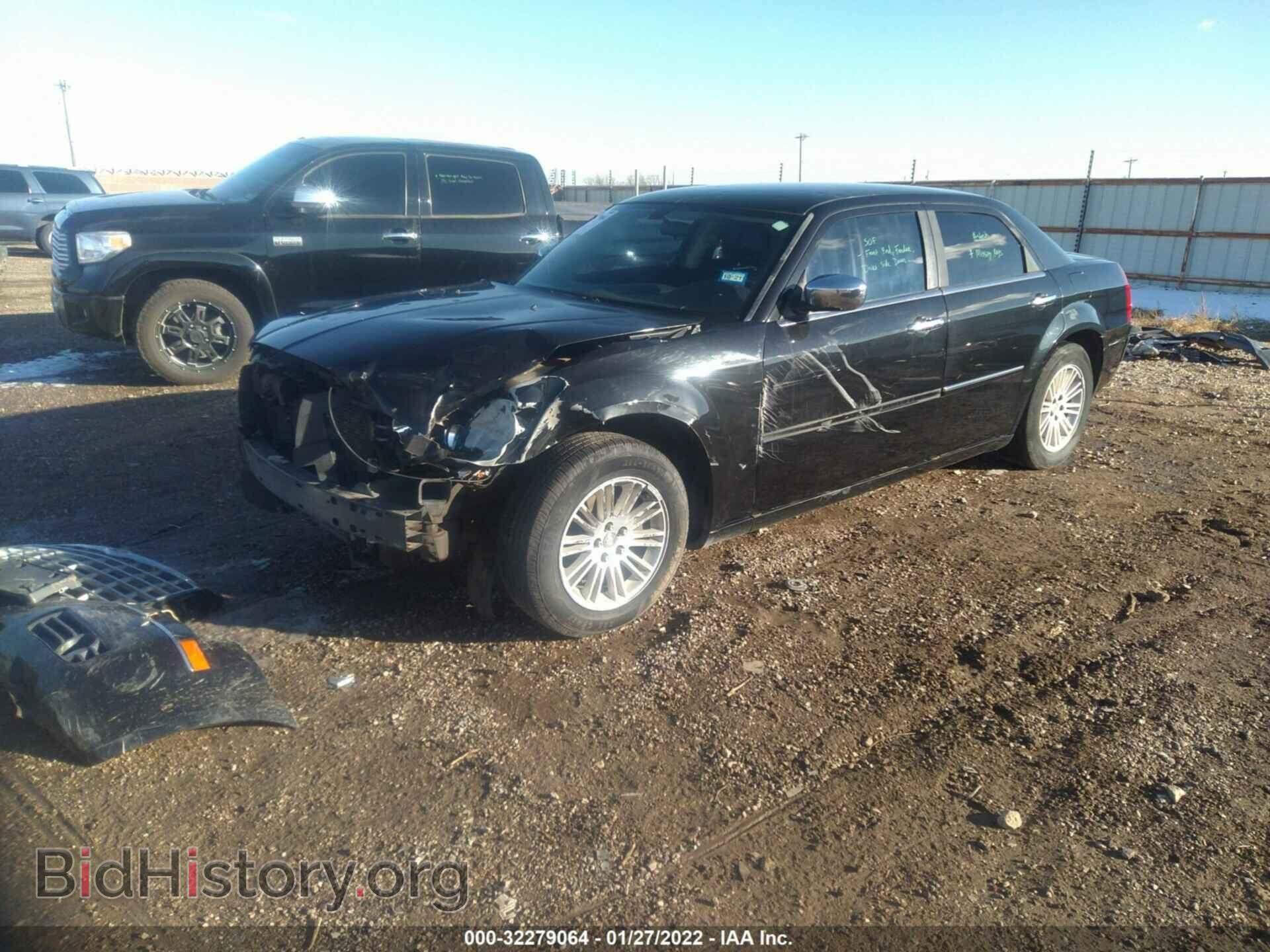 2010 CHRYSLER 300 - VIN: 2C3CA5CV5AH220864 - Фото 2