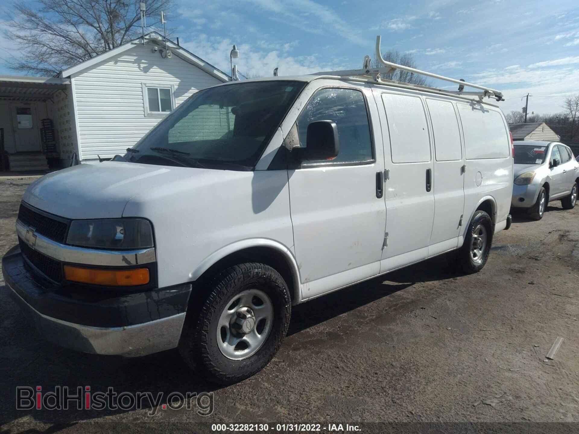 2008 CHEVROLET EXPRESS CARGO VAN - VIN: 1GCGG25C881209100 - Фото 2