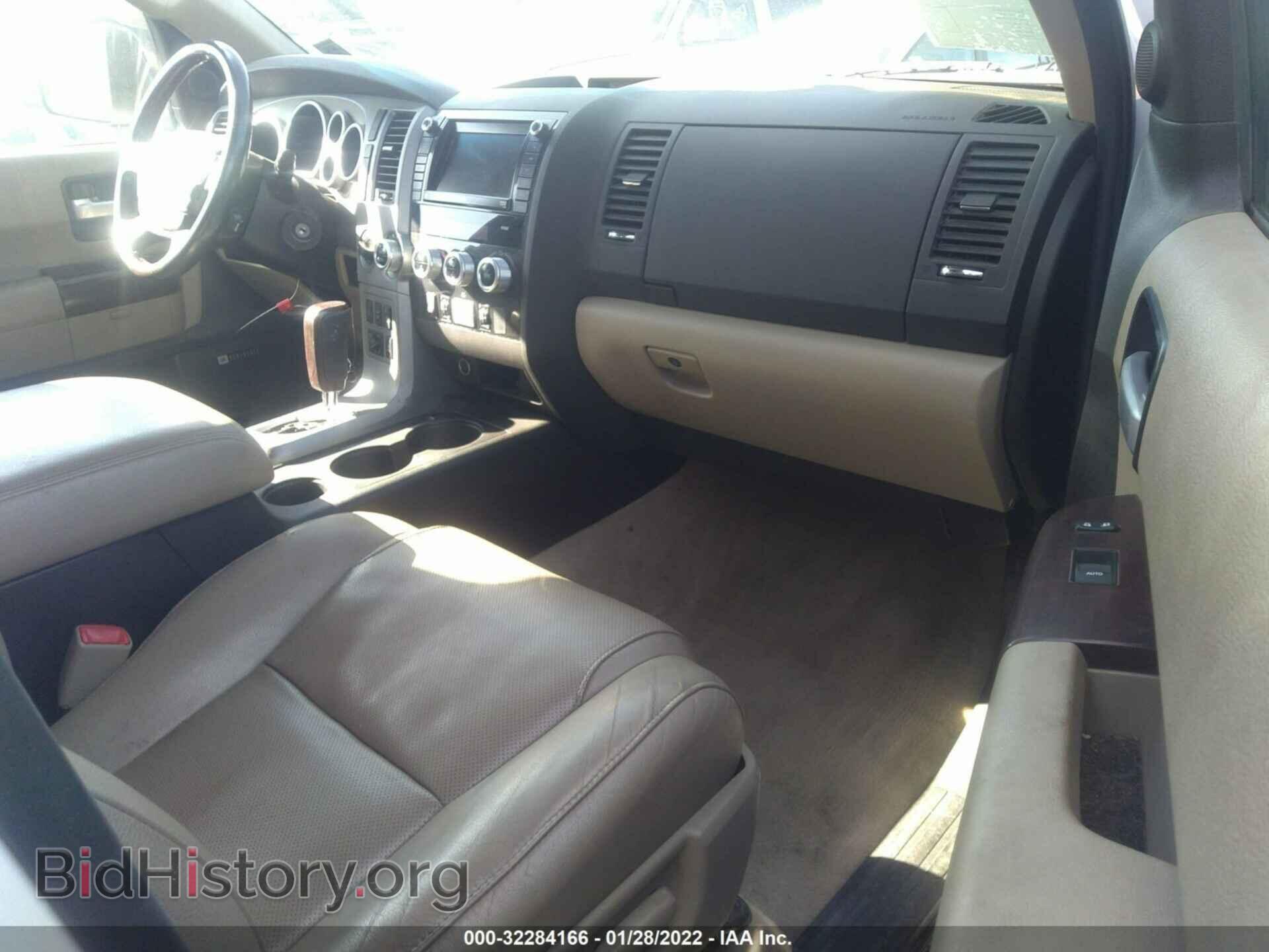 2011 TOYOTA SEQUOIA - VIN: 5TDDY5G1XBS049101 - Фото 5