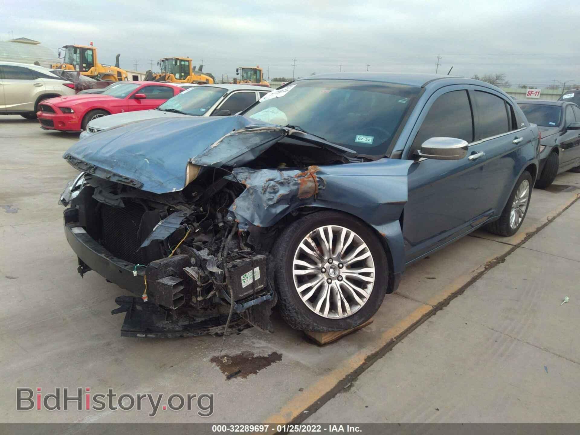 2011 CHRYSLER 200 - VIN: 1C3BC2FG7BN593902 - Фото 2