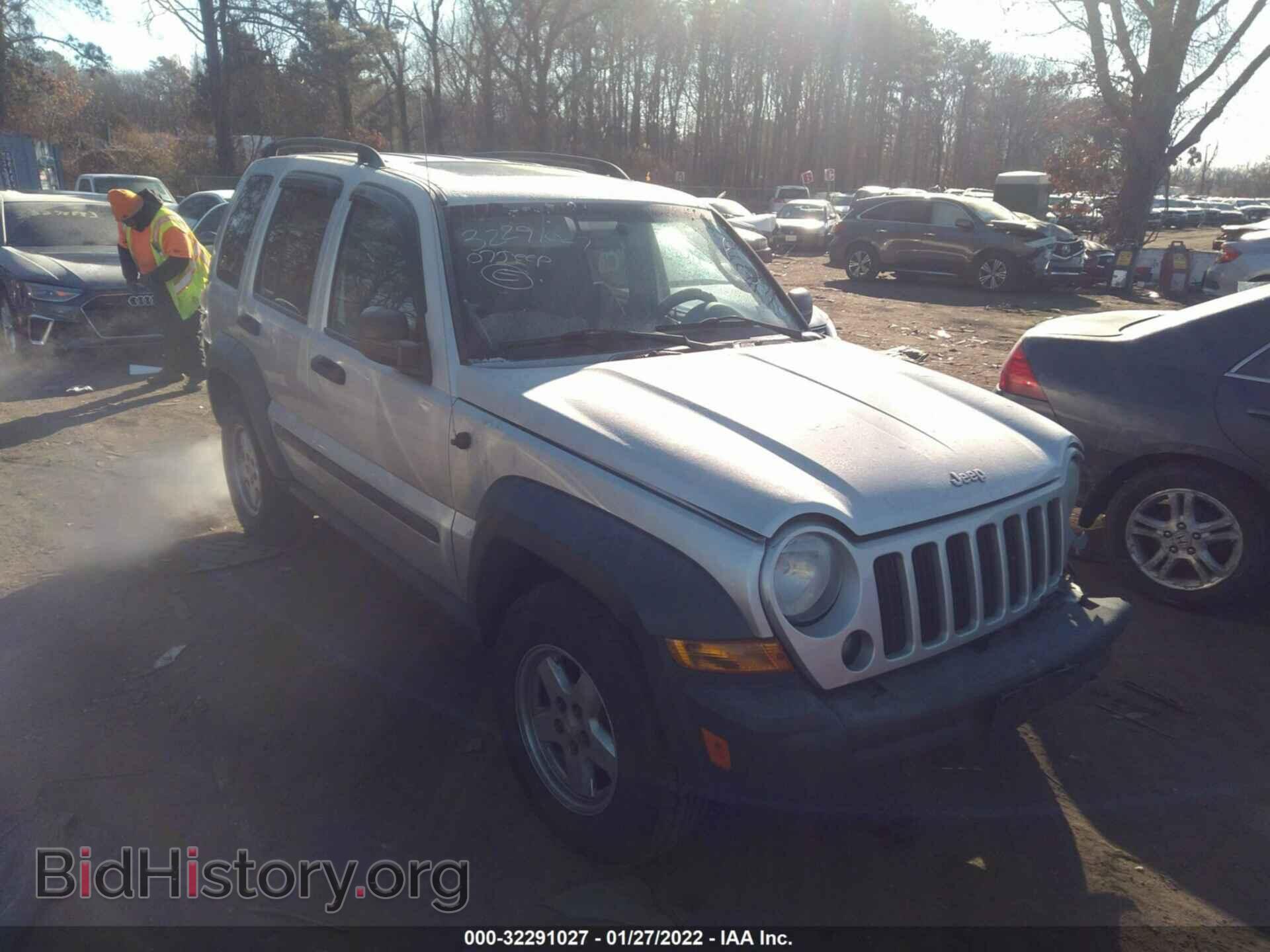 Photo 1J4GL48K77W665689 - JEEP LIBERTY 2007