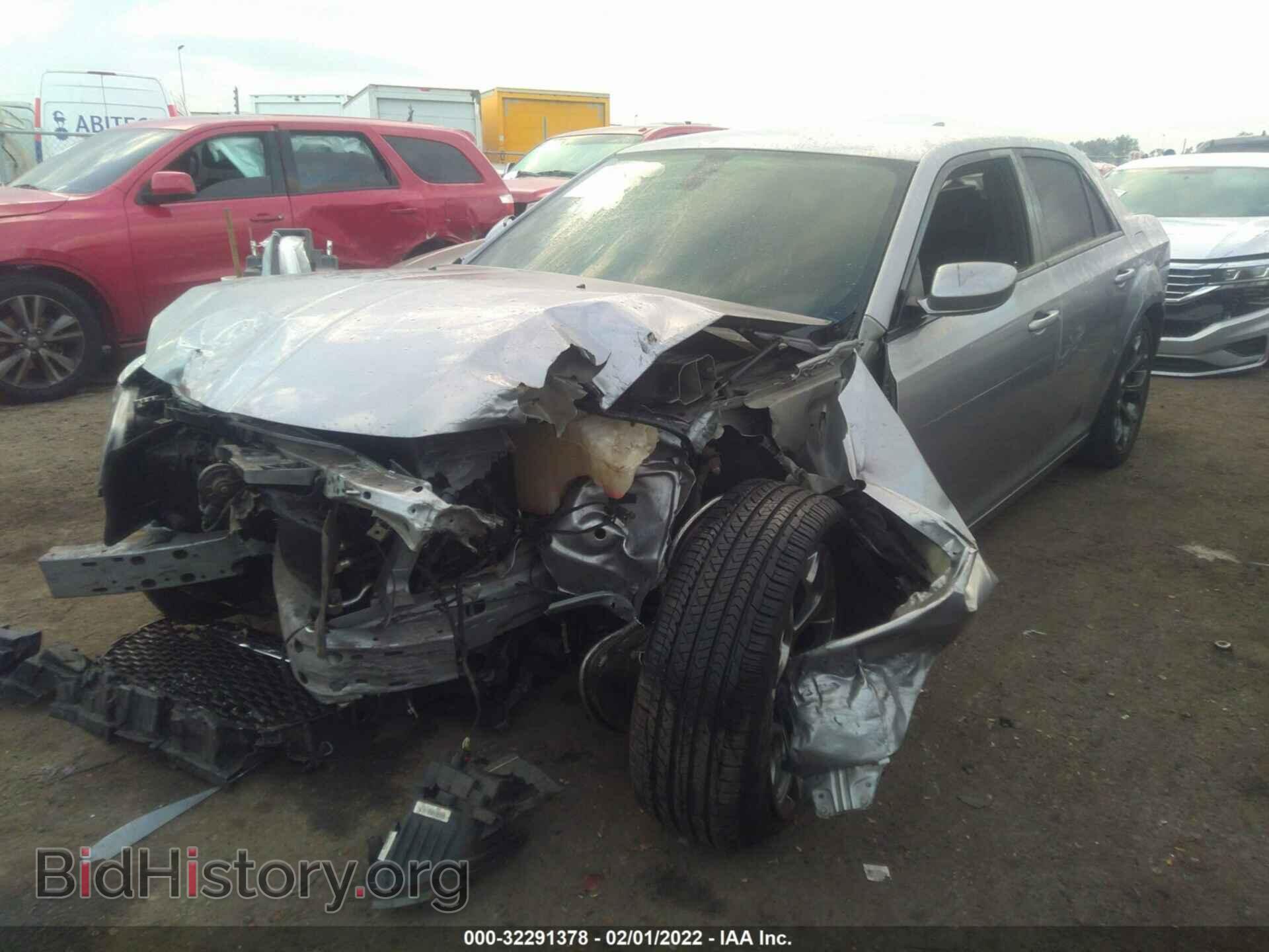 2018 CHRYSLER 300 - VIN: 2C3CCABG8JH285696 - Фото 2