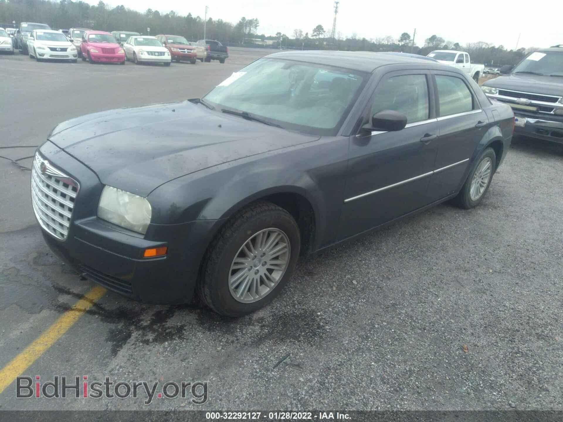 2009 CHRYSLER 300 - VIN: 2C3LA43D39H529780 - Фото 2