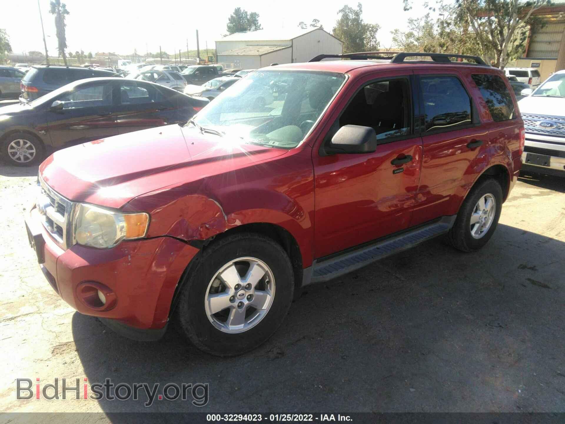 2011 FORD ESCAPE - VIN: 1FMCU0D71BKB84358 - Фото 2