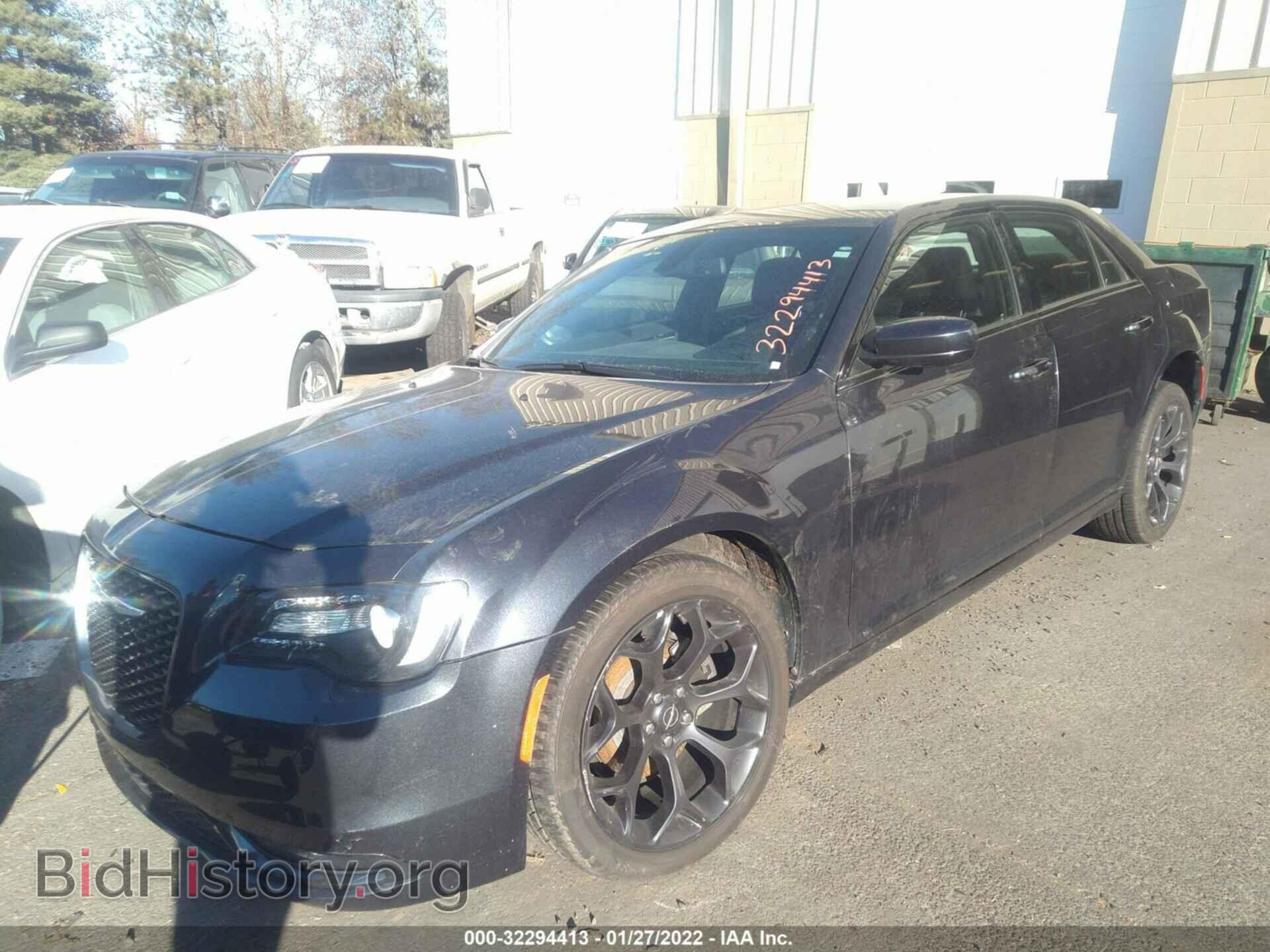 2019 CHRYSLER 300 - VIN: 2C3CCABG2KH516254 - Фото 2