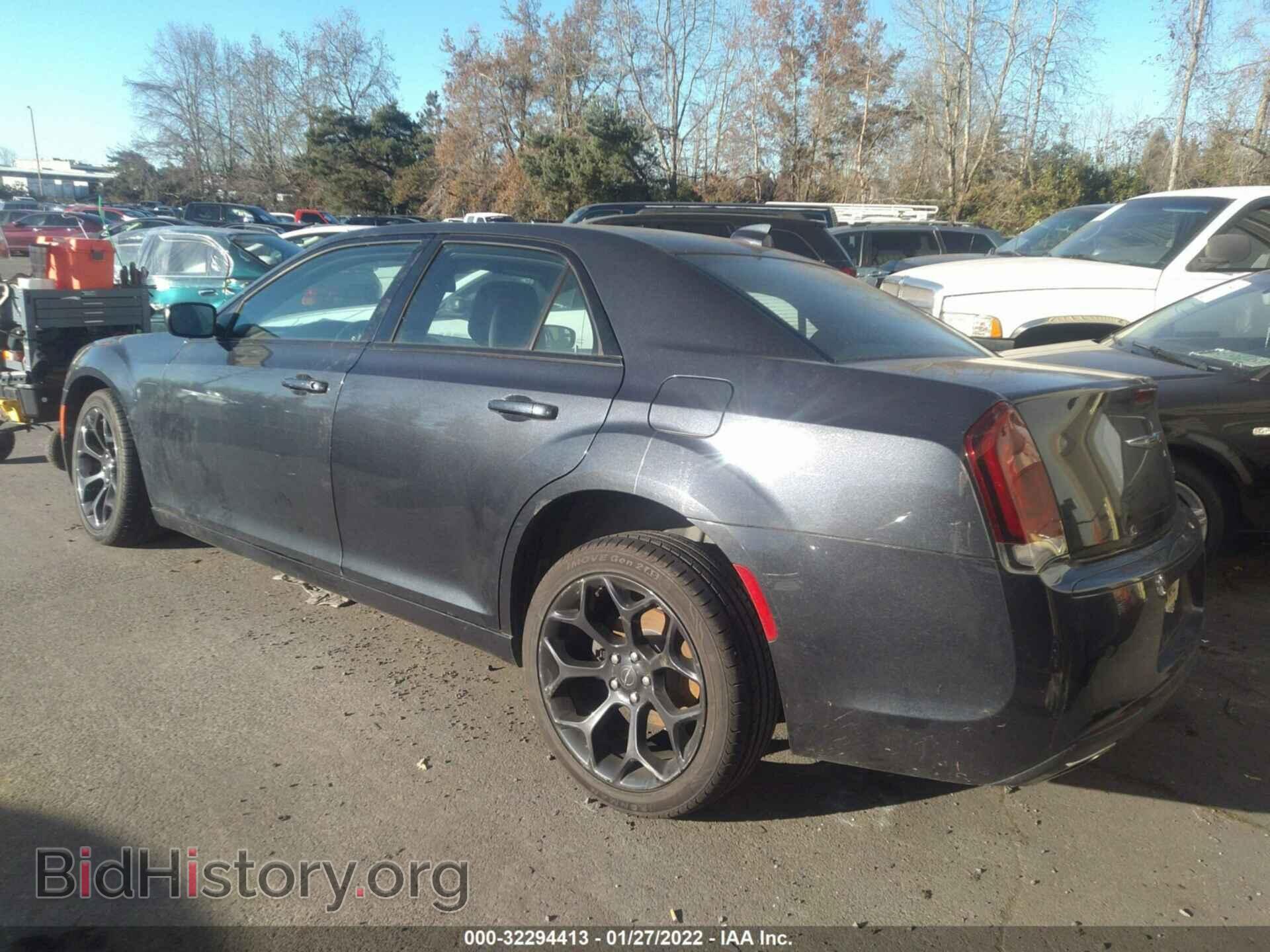2019 CHRYSLER 300 - VIN: 2C3CCABG2KH516254 - Фото 3