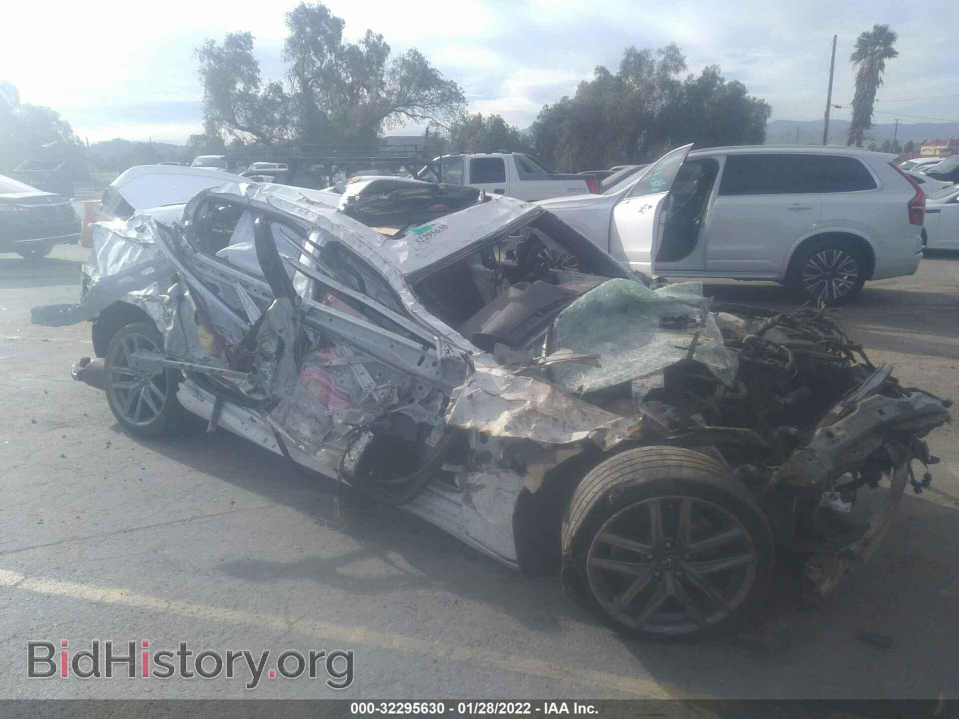 Photo JTHBA1D26H5040572 - LEXUS IS 2017
