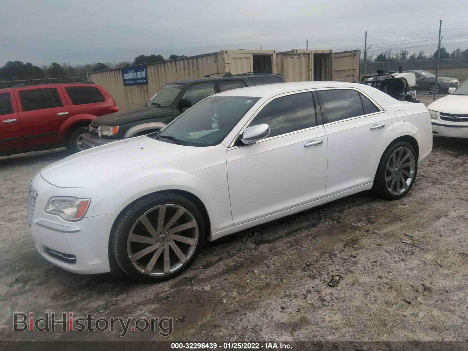 2013 CHRYSLER 300 - VIN: 2C3CCAAG5DH657467 - Фото 2