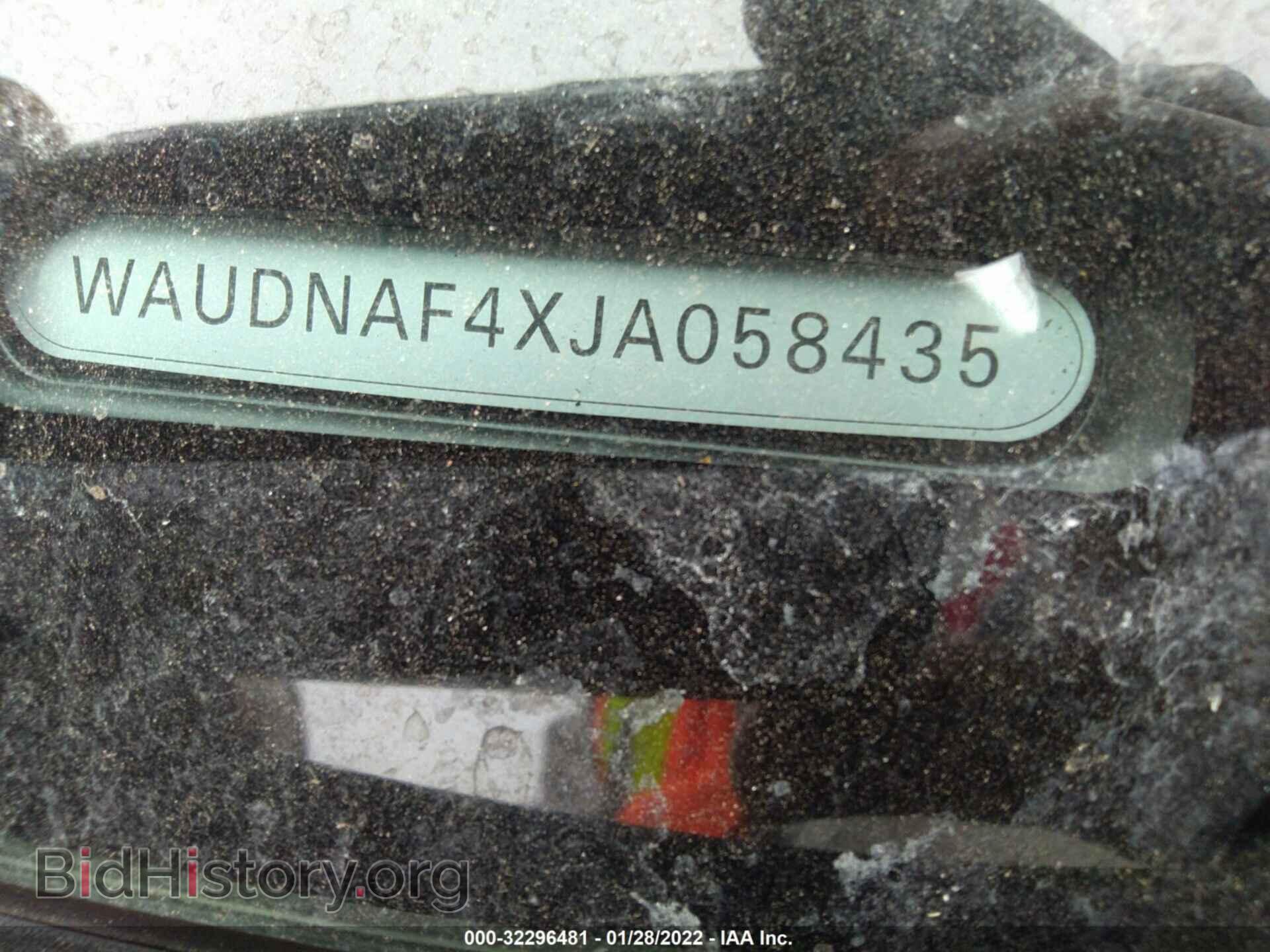 2018 AUDI A4 - VIN: WAUDNAF4XJA058435 - Фото 9