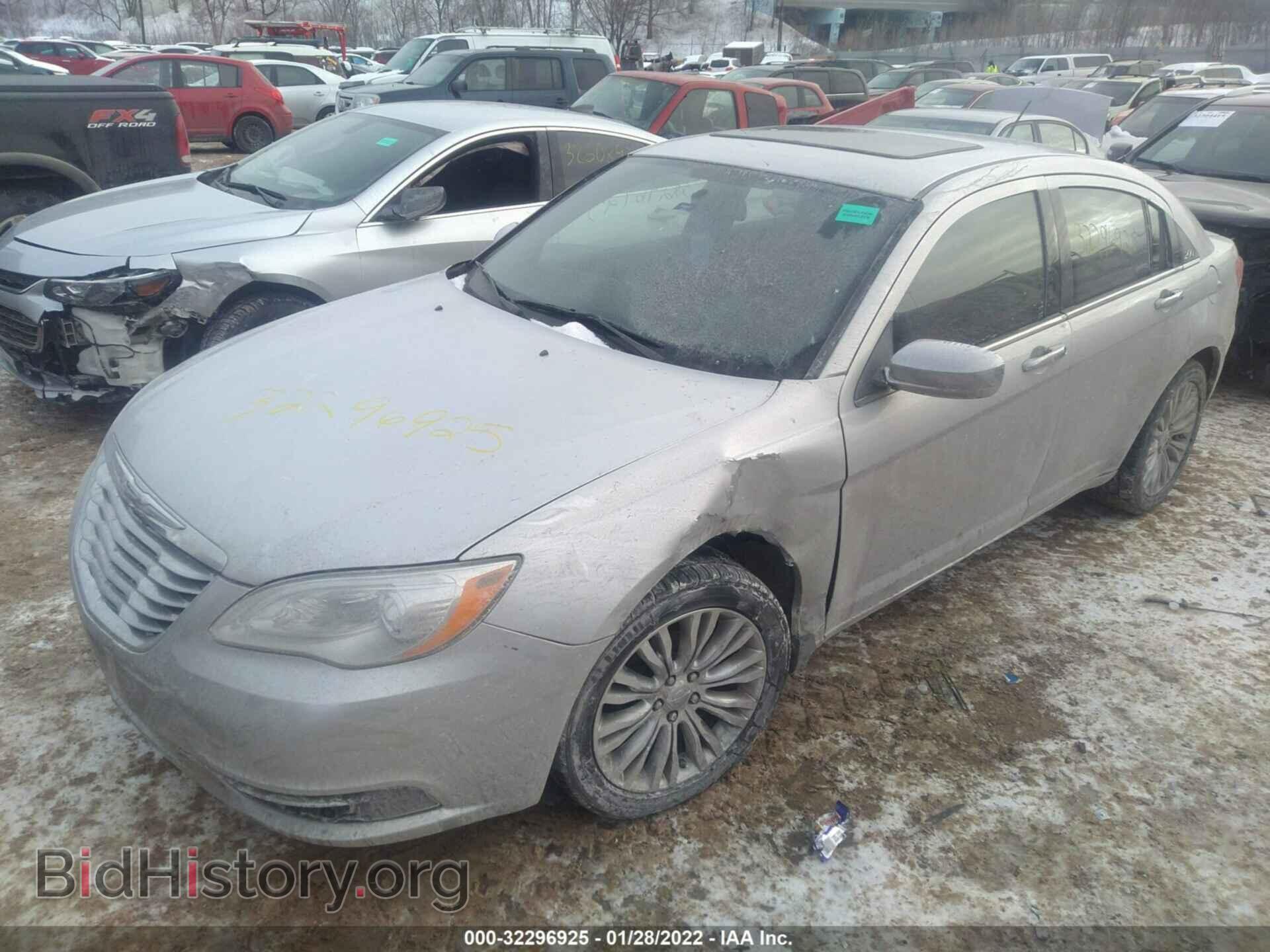 2011 CHRYSLER 200 - VIN: 1C3BC2FB5BN615772 - Фото 2