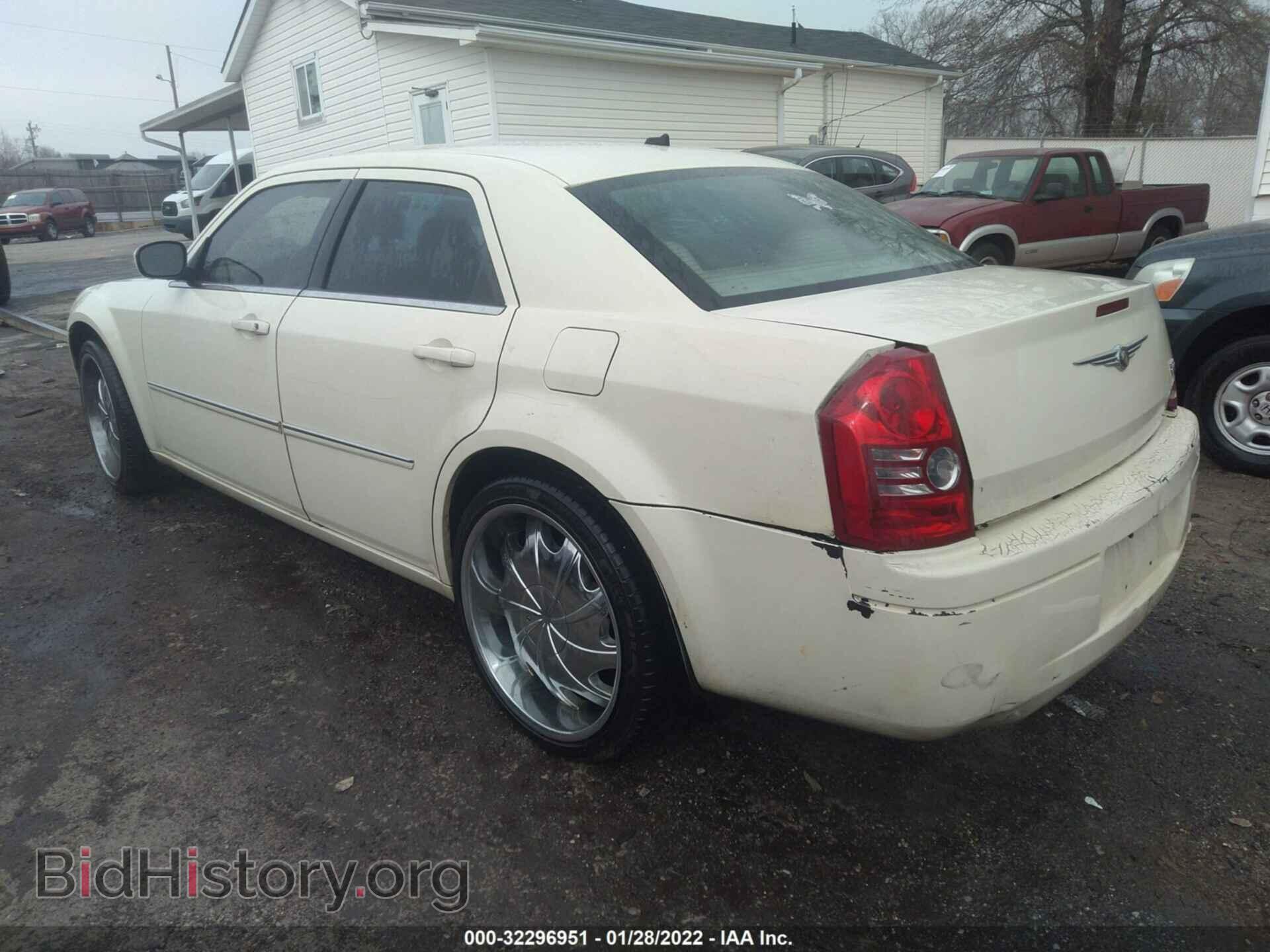 2008 CHRYSLER 300 - VIN: 2C3KA53G48H293733 - Фото 3
