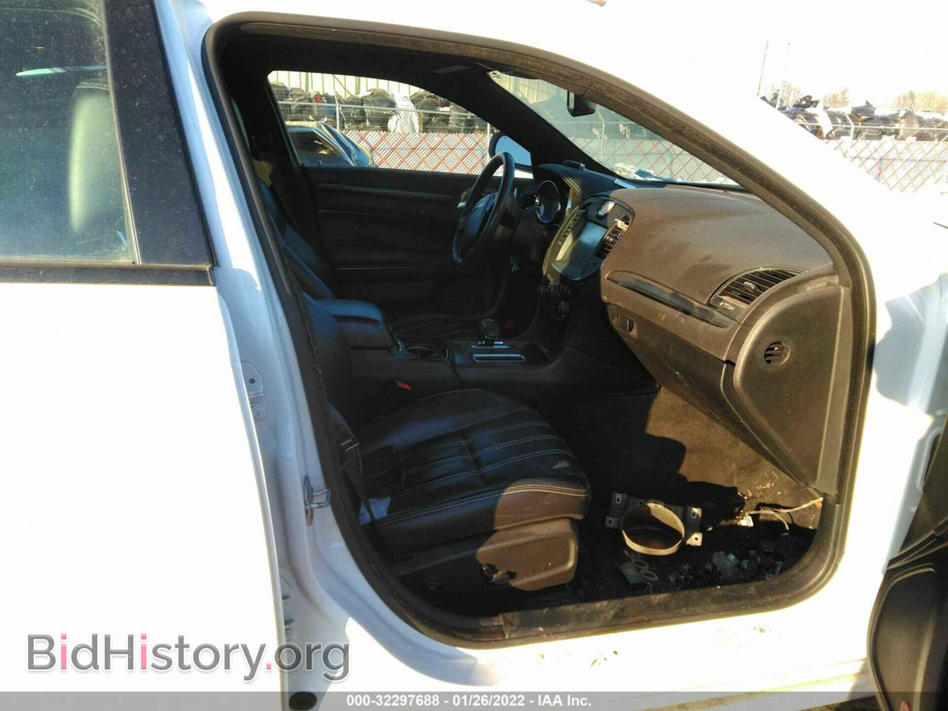2014 CHRYSLER 300 - VIN: 2C3CCAGG7EH384590 - Фото 5