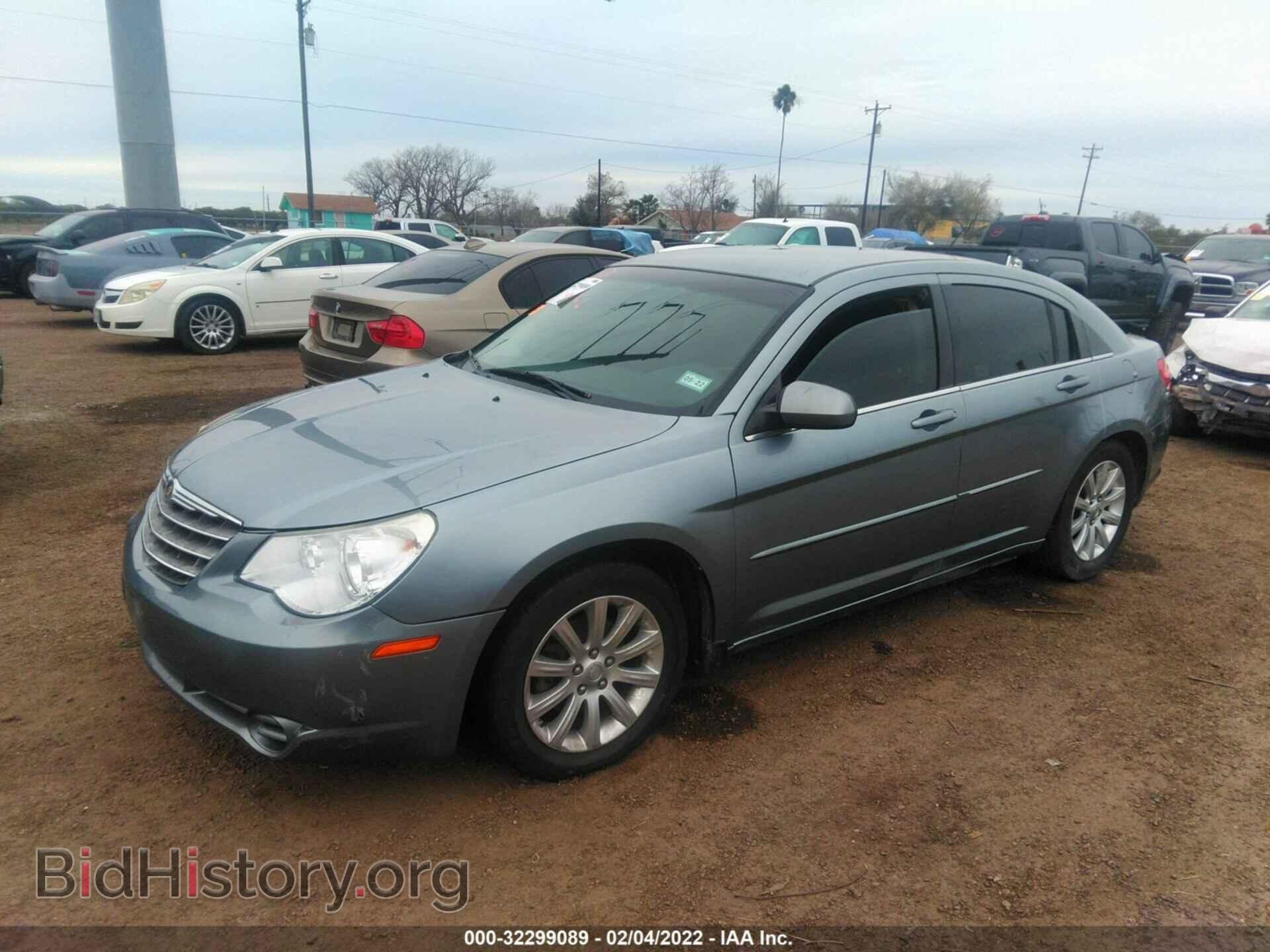 2010 CHRYSLER SEBRING - VIN: 1C3CC5FB6AN147264 - Фото 2