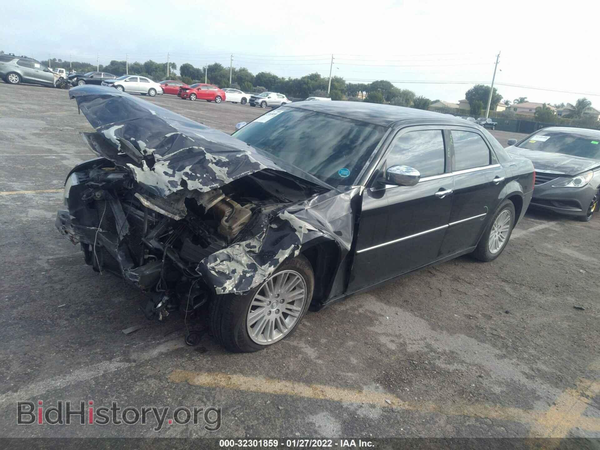 2010 CHRYSLER 300 - VIN: 2C3CA5CV0AH180273 - Фото 2