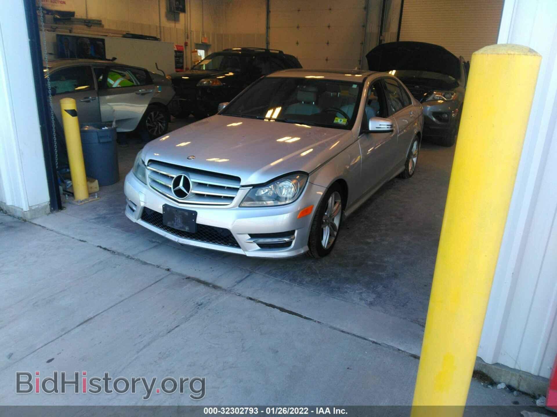 2012 MERCEDES-BENZ C-CLASS - VIN: WDDGF8BB1CR196742 - Фото 2