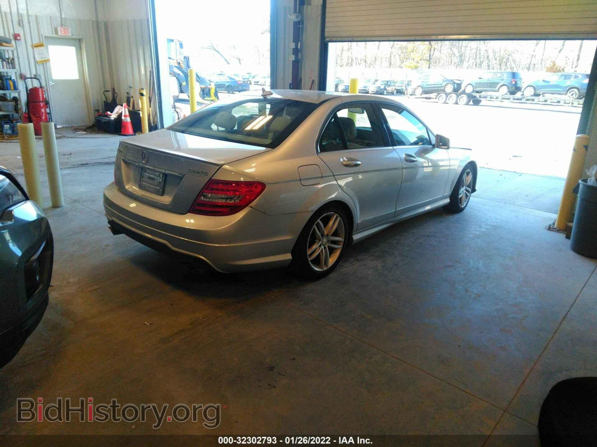 2012 MERCEDES-BENZ C-CLASS - VIN: WDDGF8BB1CR196742 - Фото 4