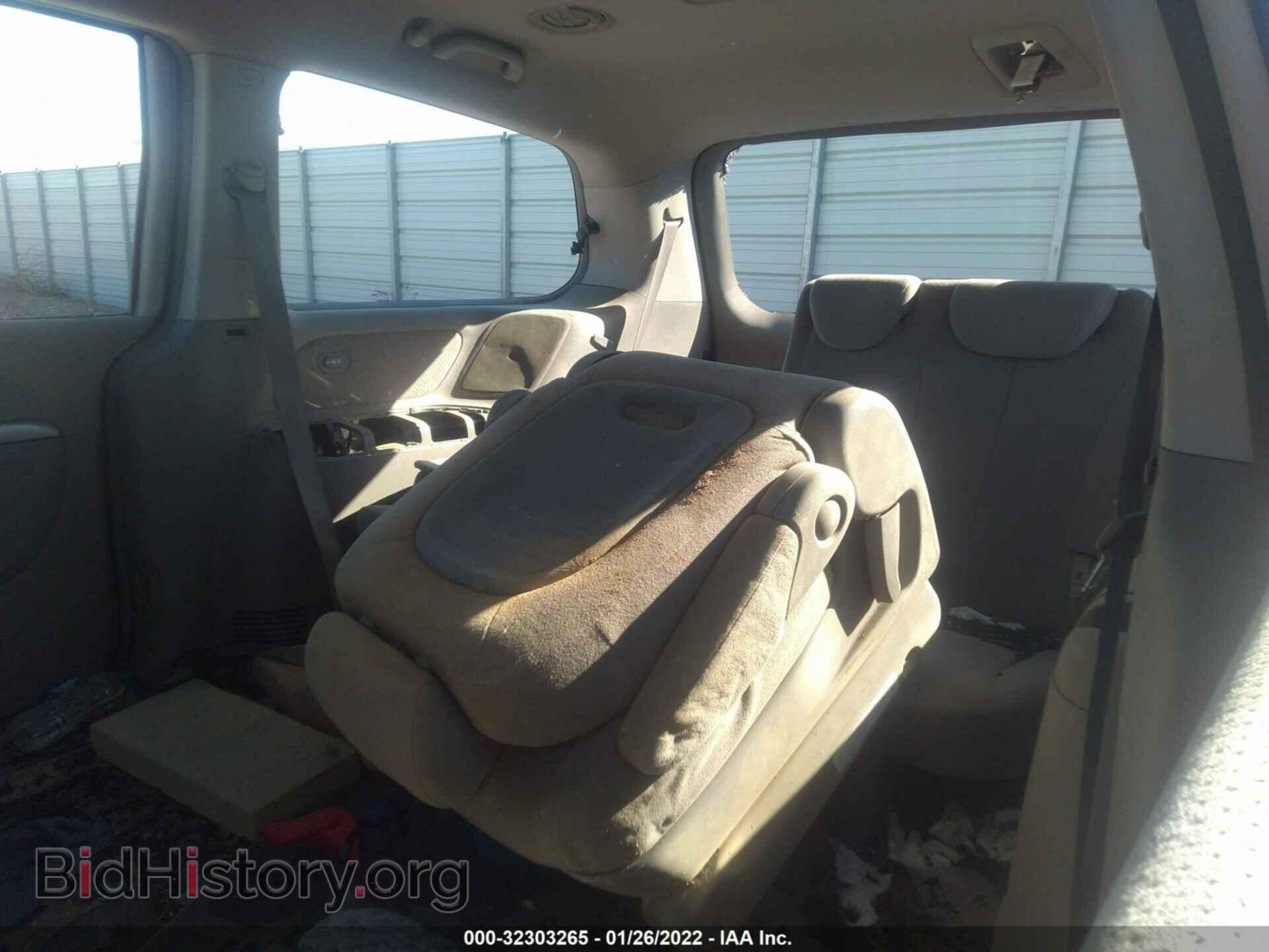 2007 HYUNDAI ENTOURAGE - VIN: KNDMC233176019528 - Photo 8
