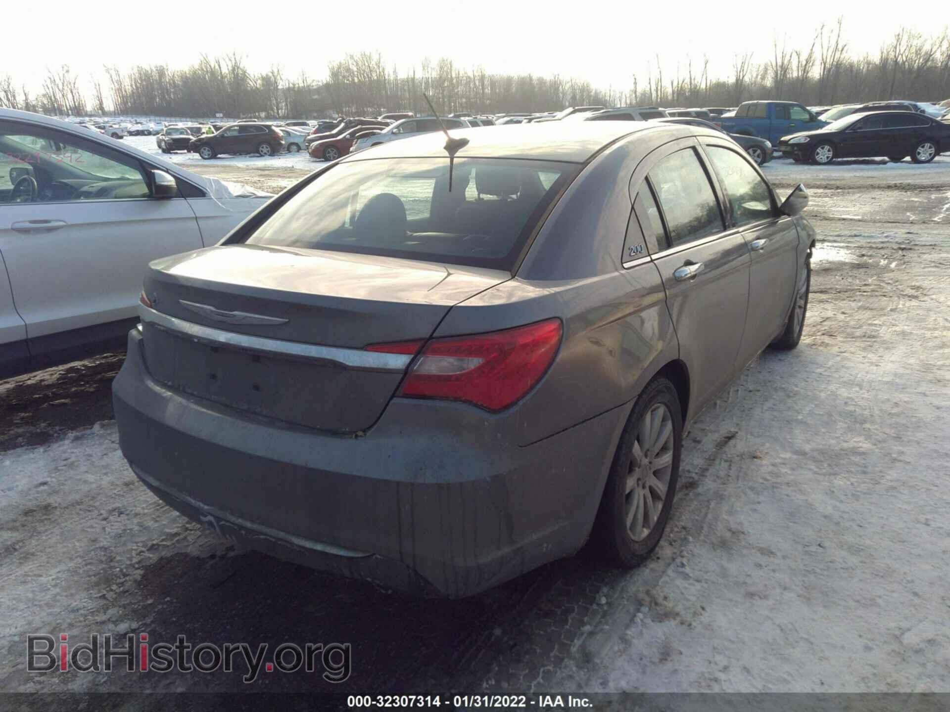 2013 CHRYSLER 200 - VIN: 1C3CCBCG0DN555682 - Фото 4
