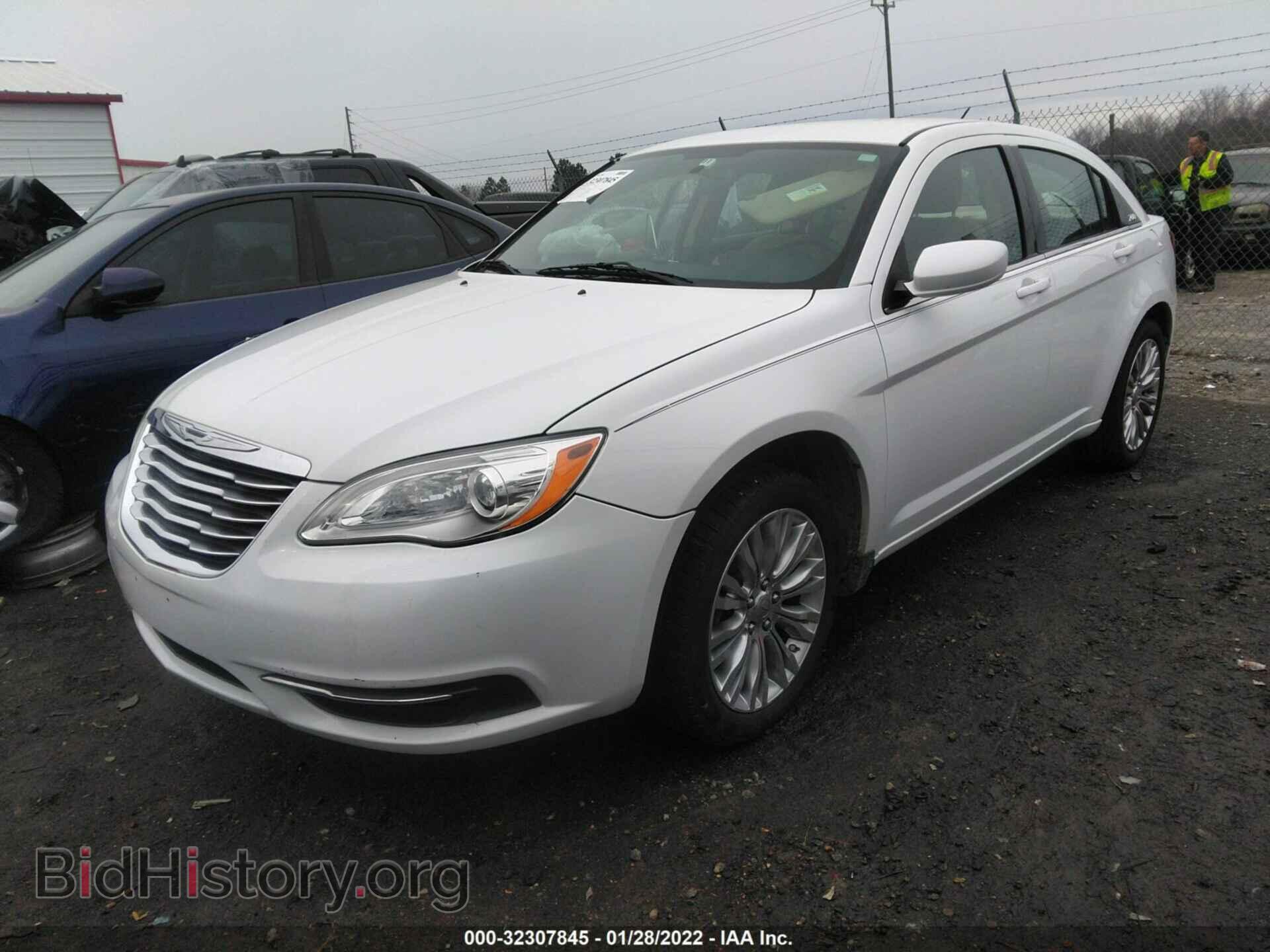 2012 CHRYSLER 200 - VIN: 1C3CCBAB7CN262240 - Фото 2