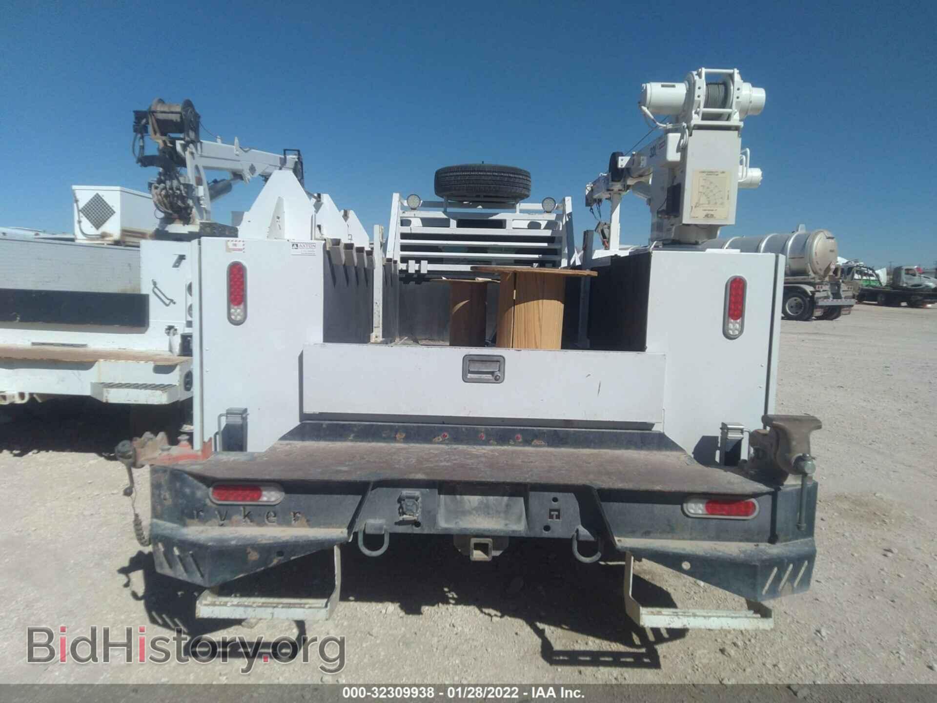 2018 RAM 3500 CHASSIS CAB - VIN: 3C7WRTCJ2JG312875 - Photo 8