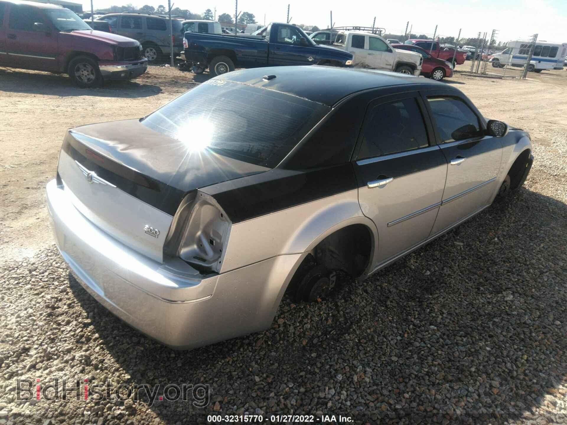 2010 CHRYSLER 300 - VIN: 2C3CA5CV8AH105627 - Фото 4