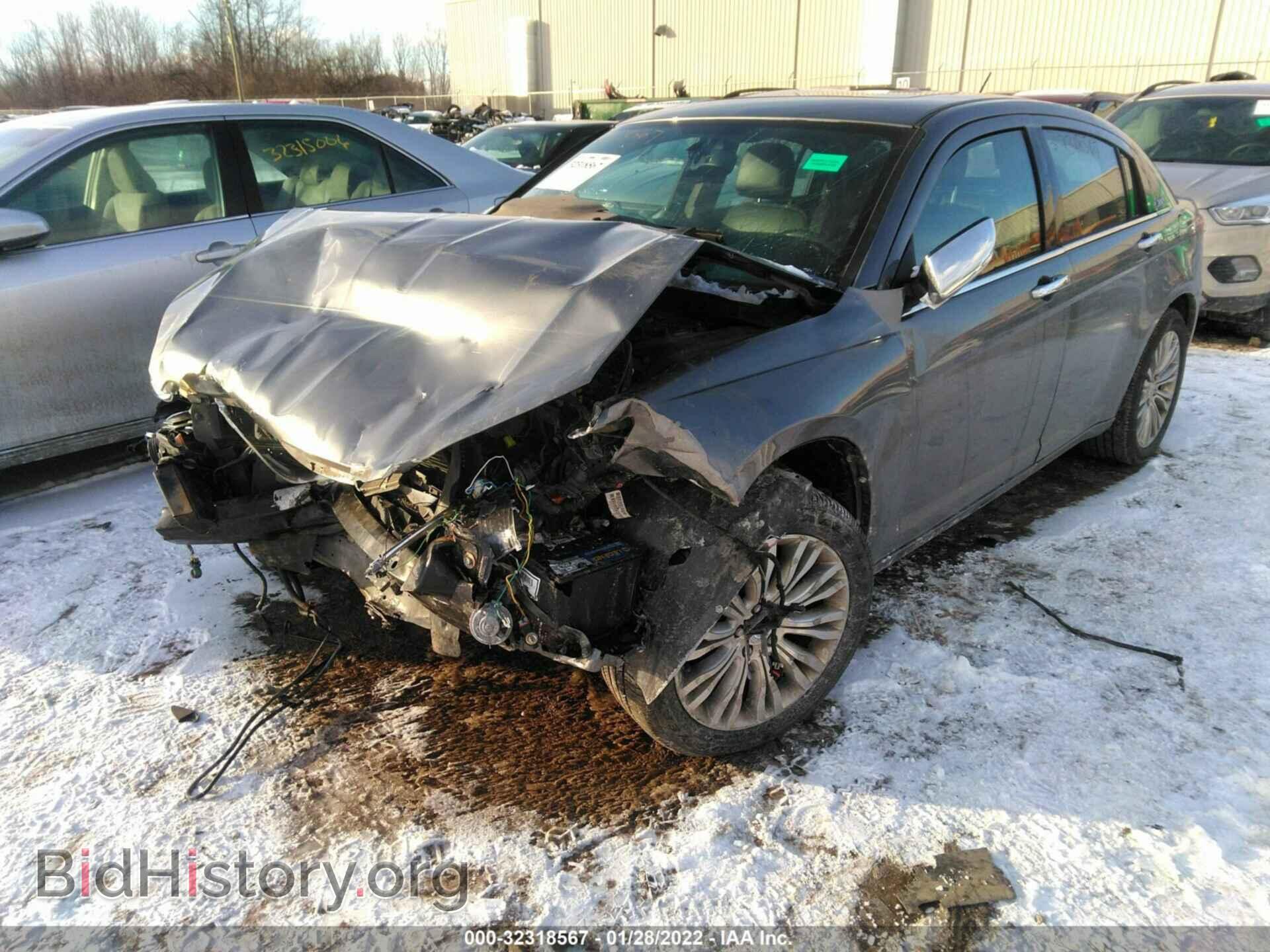 2013 CHRYSLER 200 - VIN: 1C3CCBCG8DN652998 - Фото 2