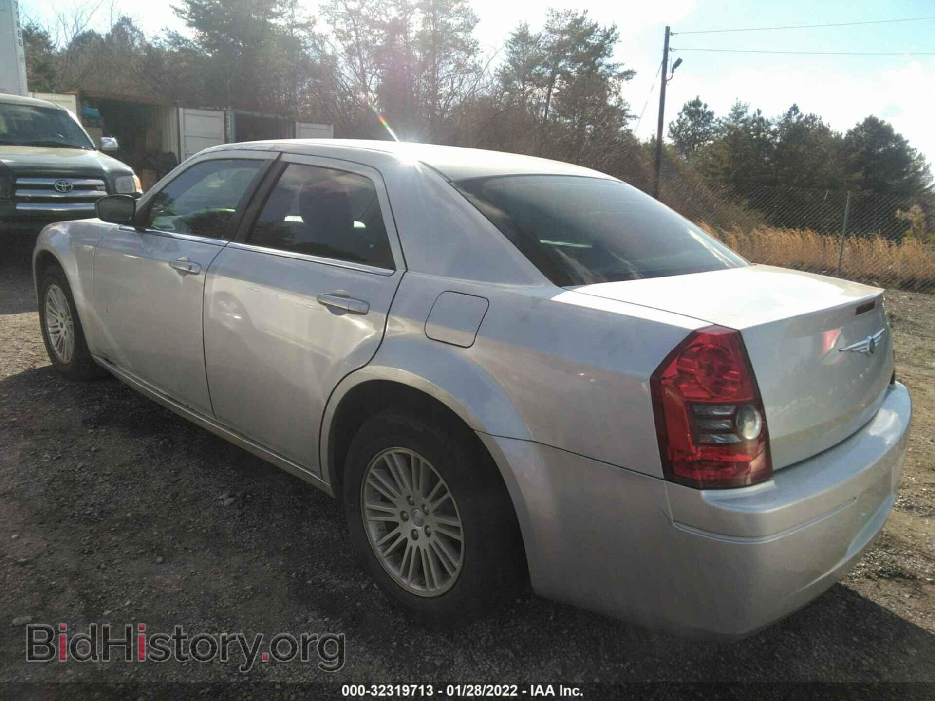 2009 CHRYSLER 300 - VIN: 2C3KA43D69H588348 - Фото 3