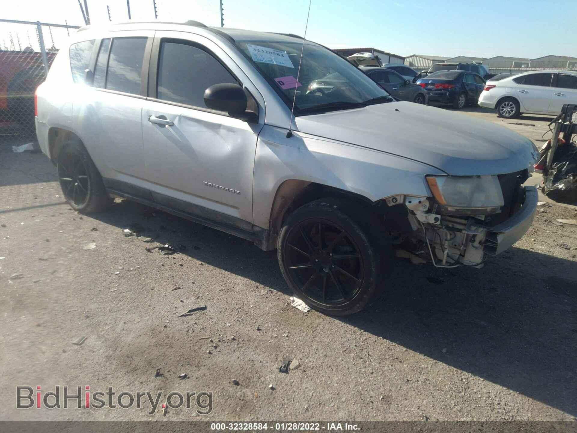Photo 1J4NT1FB9BD139724 - JEEP COMPASS 2011