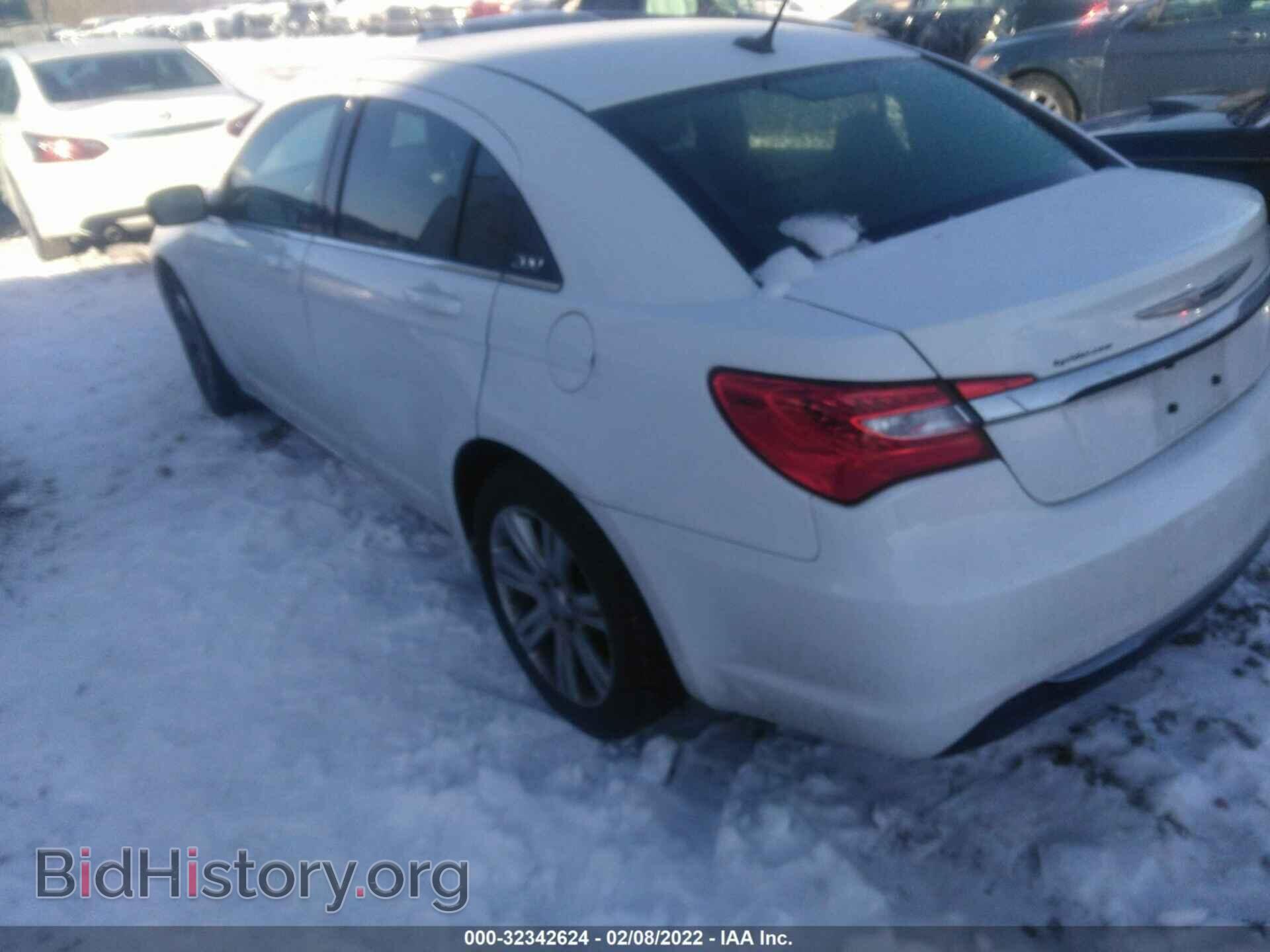 2013 CHRYSLER 200 - VIN: 1C3CCBAB4DN669823 - Фото 3