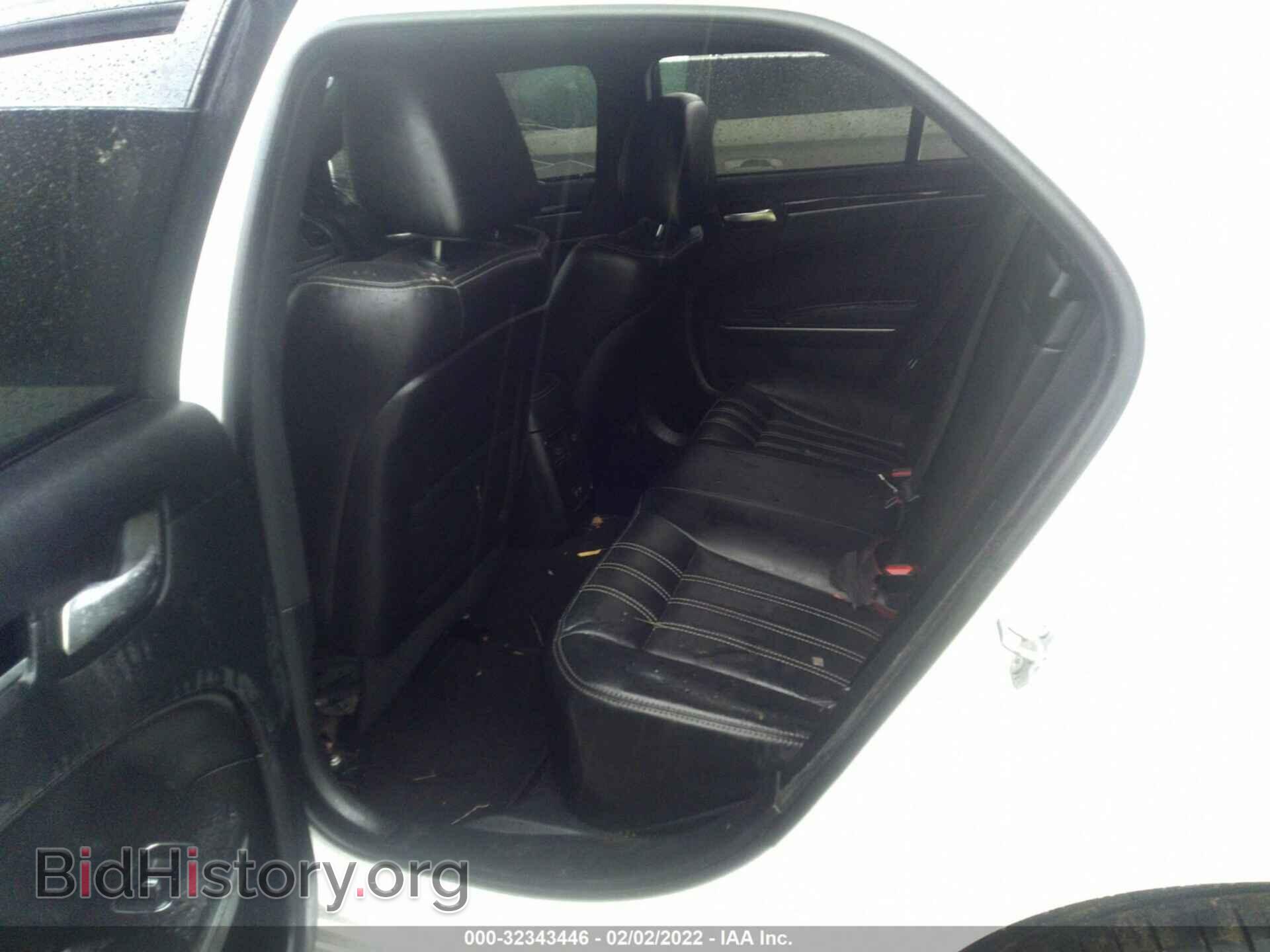 2019 CHRYSLER 300 - VIN: 2C3CCABG8KH654073 - Фото 8