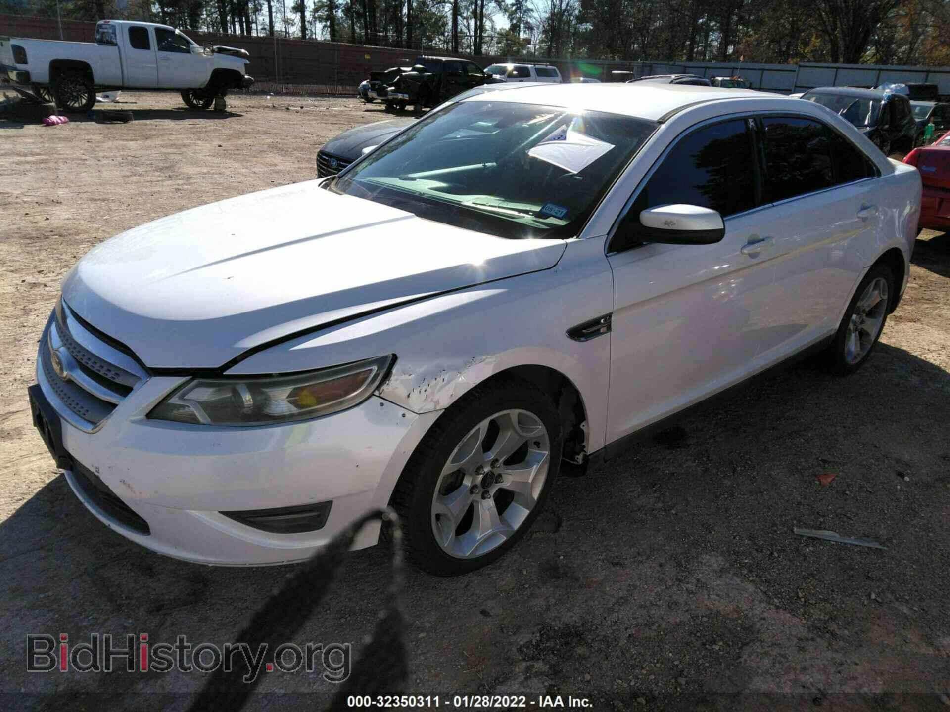 2011 FORD TAURUS - VIN: 1FAHP2EW0BG136099 - Фото 2