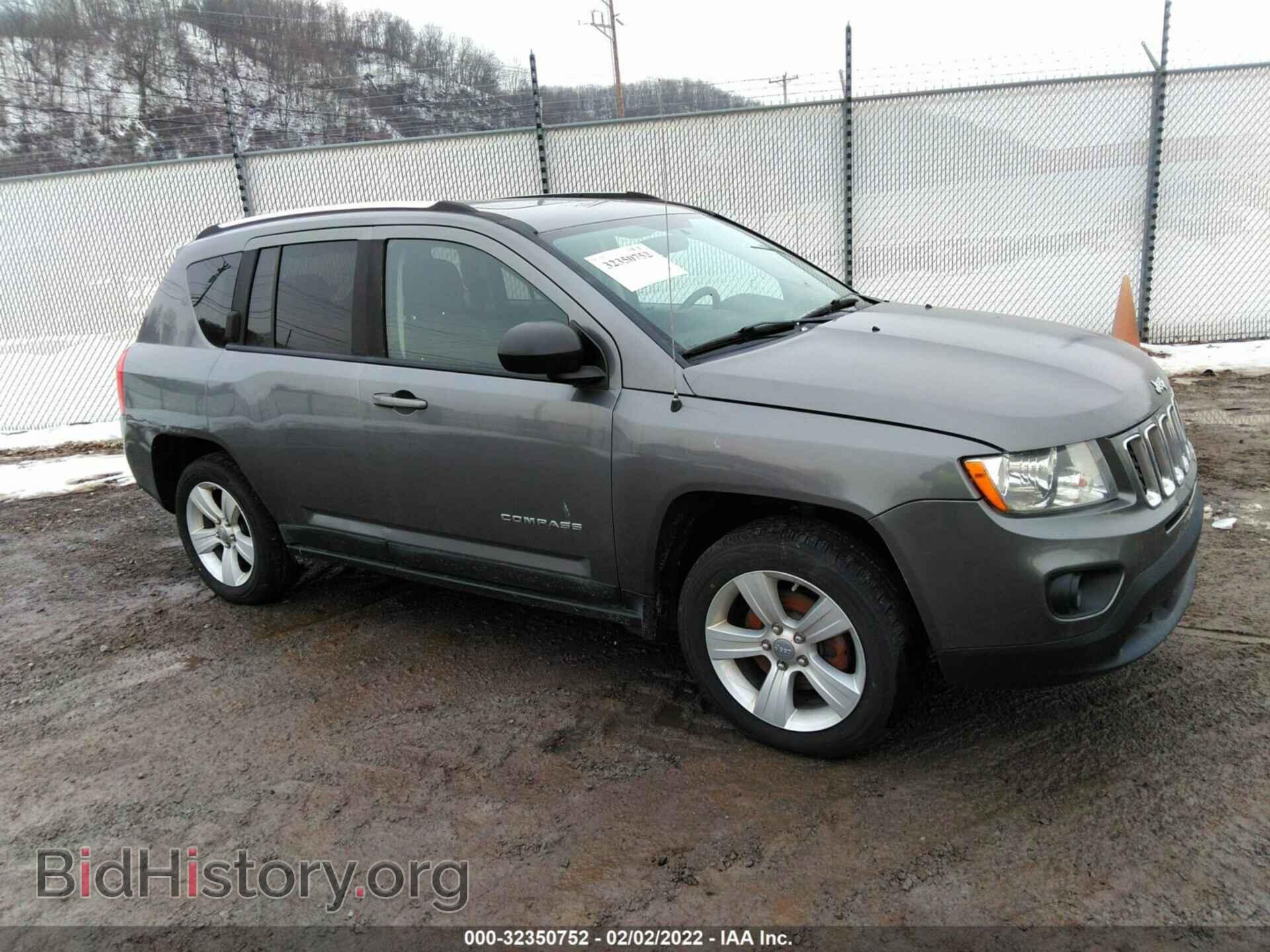 Photo 1J4NF1FB2BD244094 - JEEP COMPASS 2011
