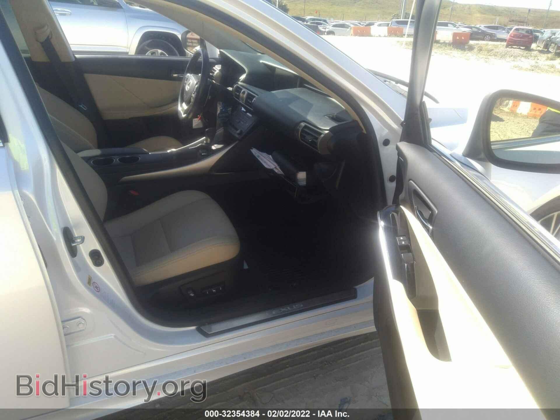 2016 LEXUS IS 200T - VIN: JTHBA1D21G5002908 - Фото 5