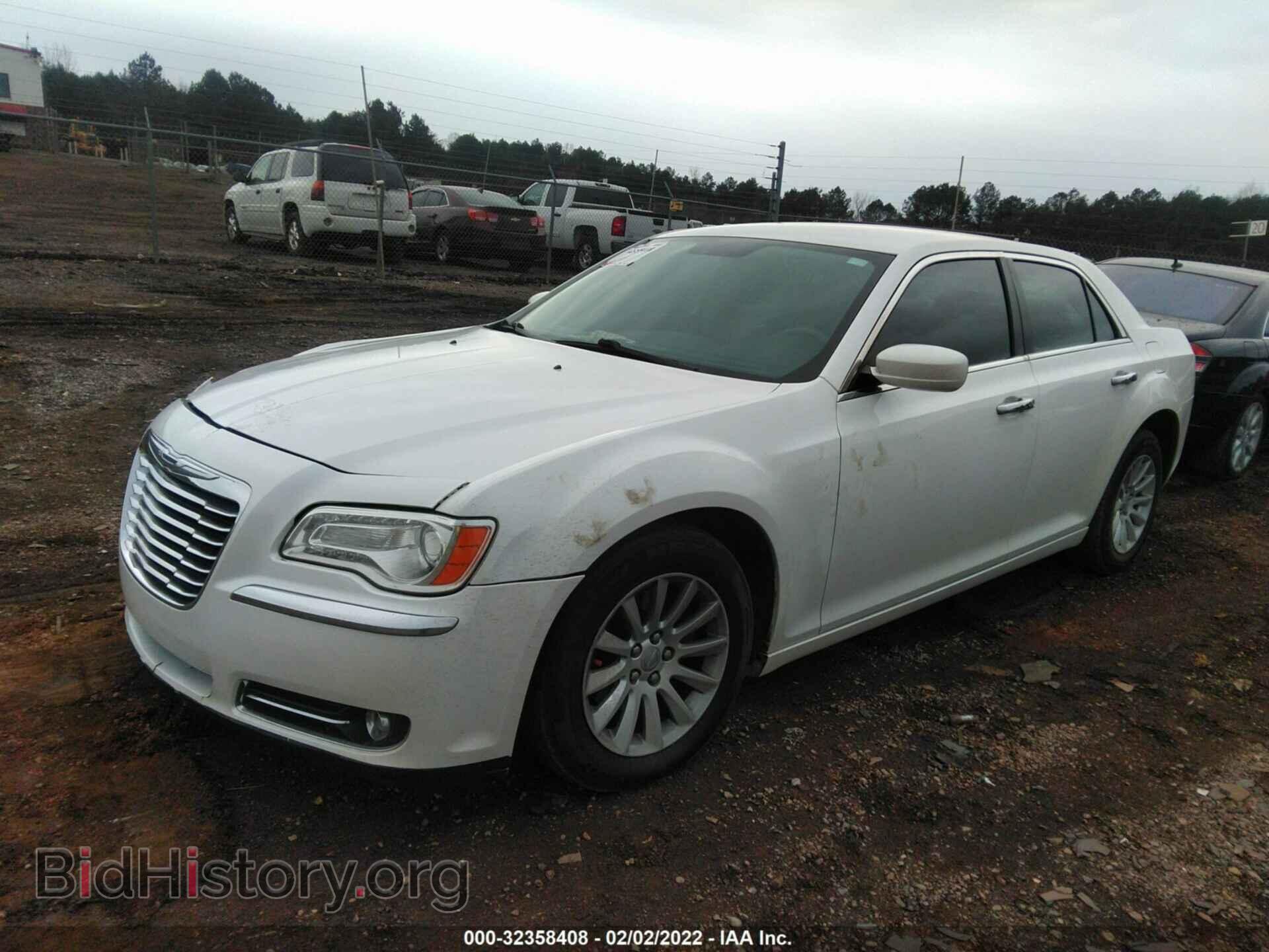 2013 CHRYSLER 300 - VIN: 2C3CCAAG2DH557827 - Фото 2