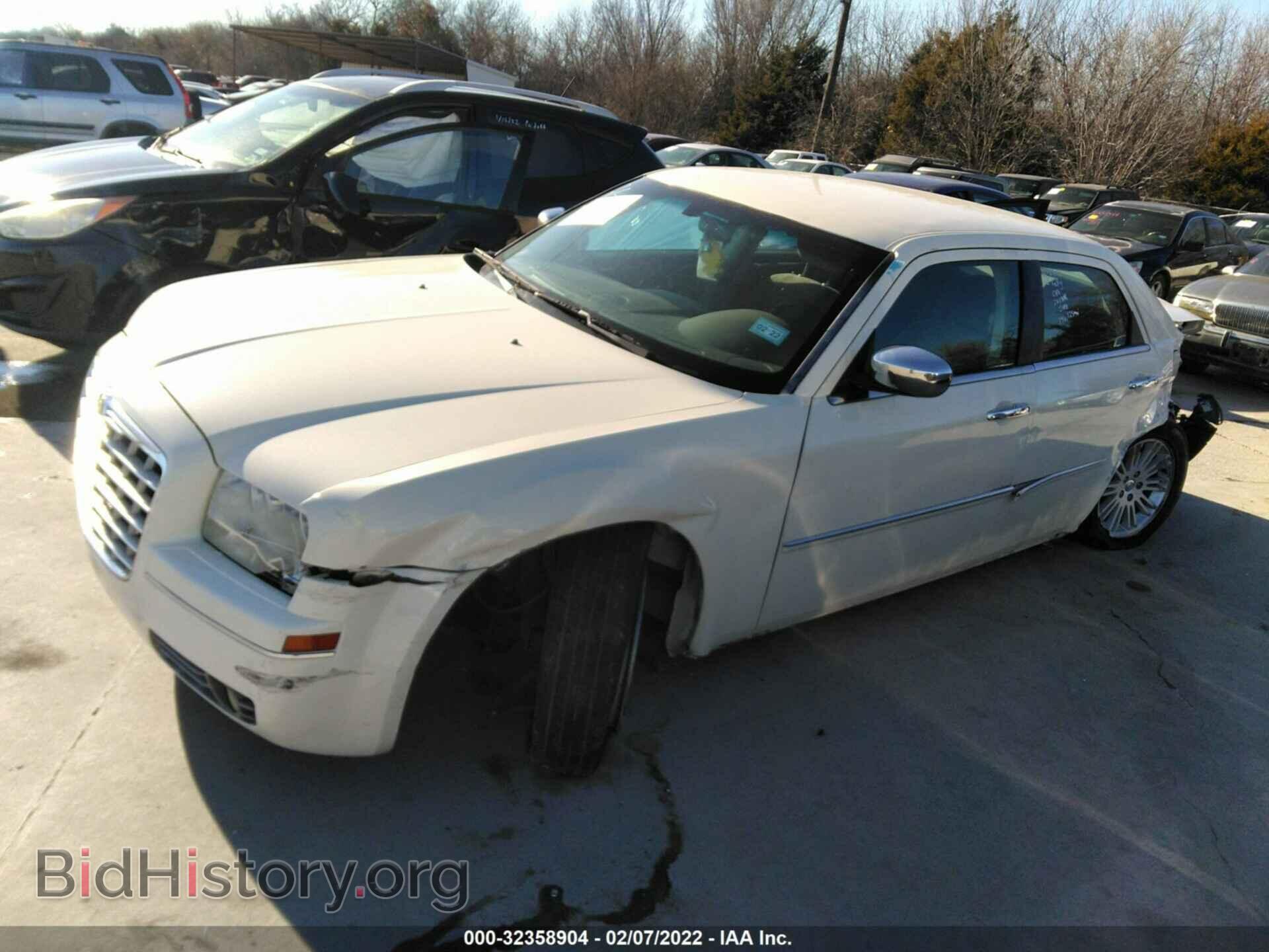2010 CHRYSLER 300 - VIN: 2C3CA4CD9AH221808 - Фото 2