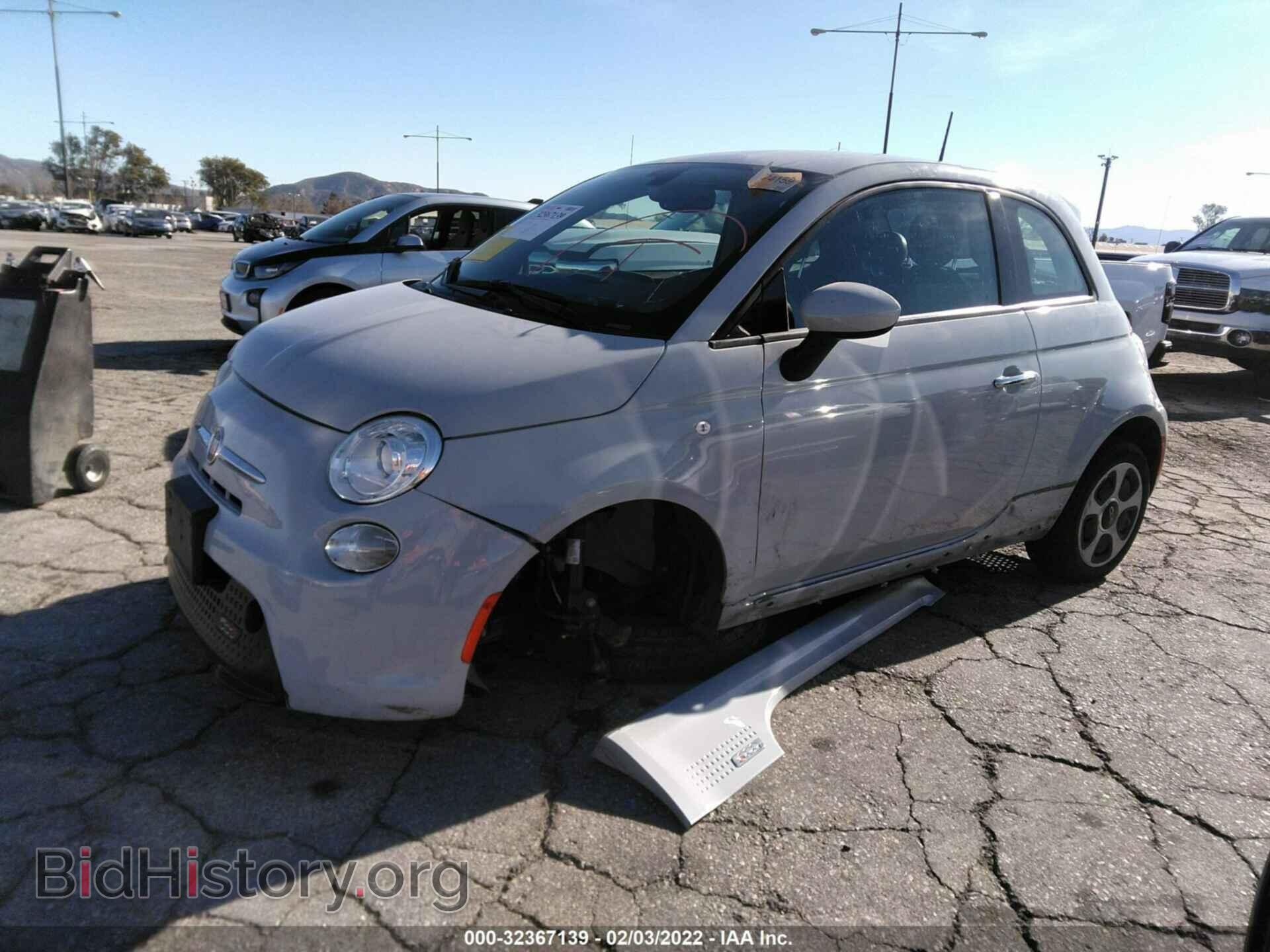2017 FIAT 500E - VIN: 3C3CFFGEXHT580005 - Photo 2