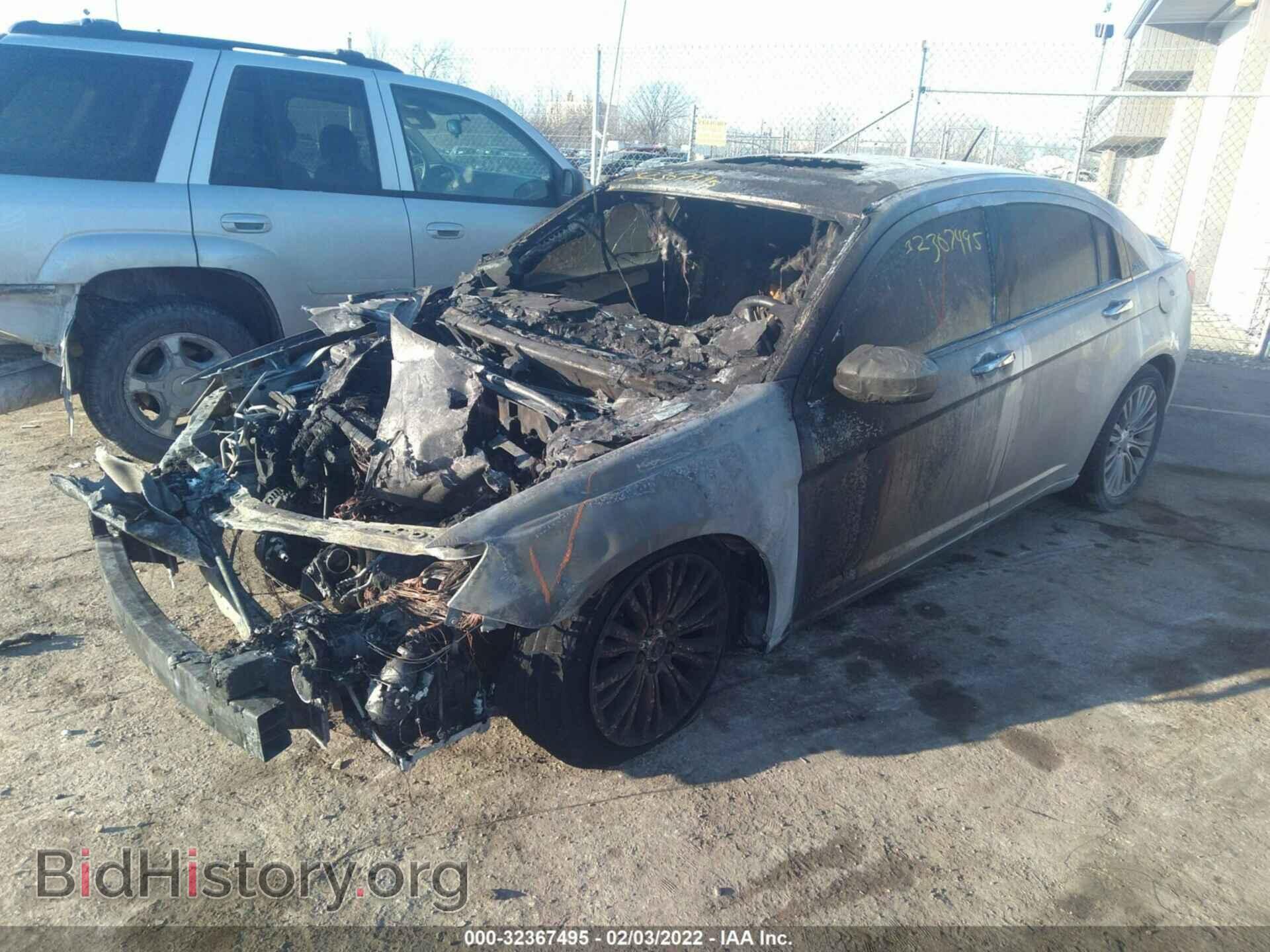 2011 CHRYSLER 200 - VIN: 1C3BC2FB7BN598148 - Photo 2