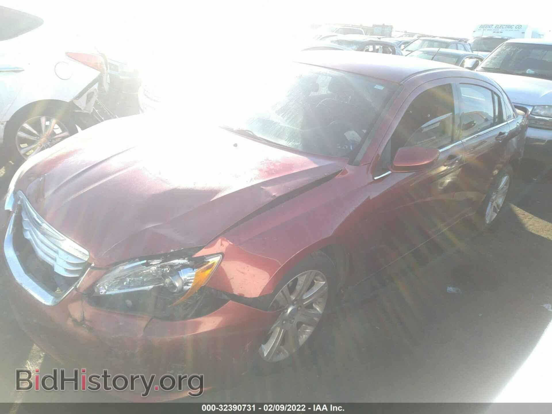 2013 CHRYSLER 200 - VIN: 1C3CCBAB5DN761698 - Фото 2