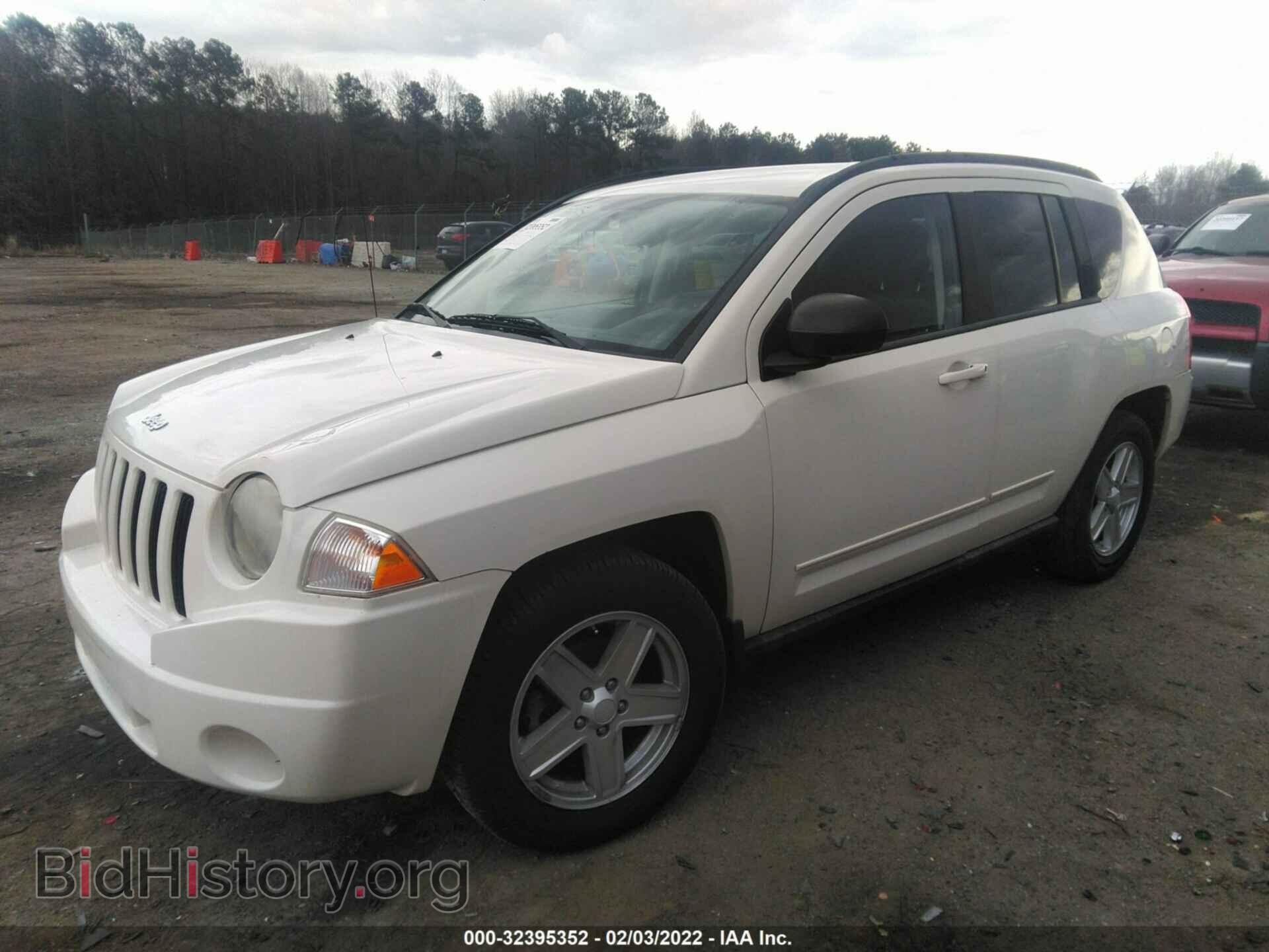 2010 JEEP COMPASS - VIN: 1J4NT4FB4AD612073 - Photo 2