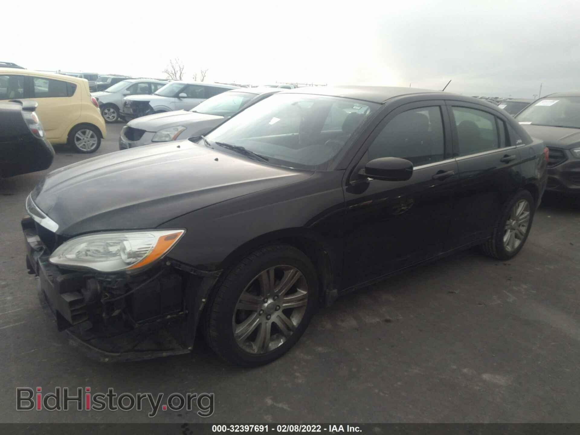 2013 CHRYSLER 200 - VIN: 1C3CCBBB1DN609819 - Photo 2