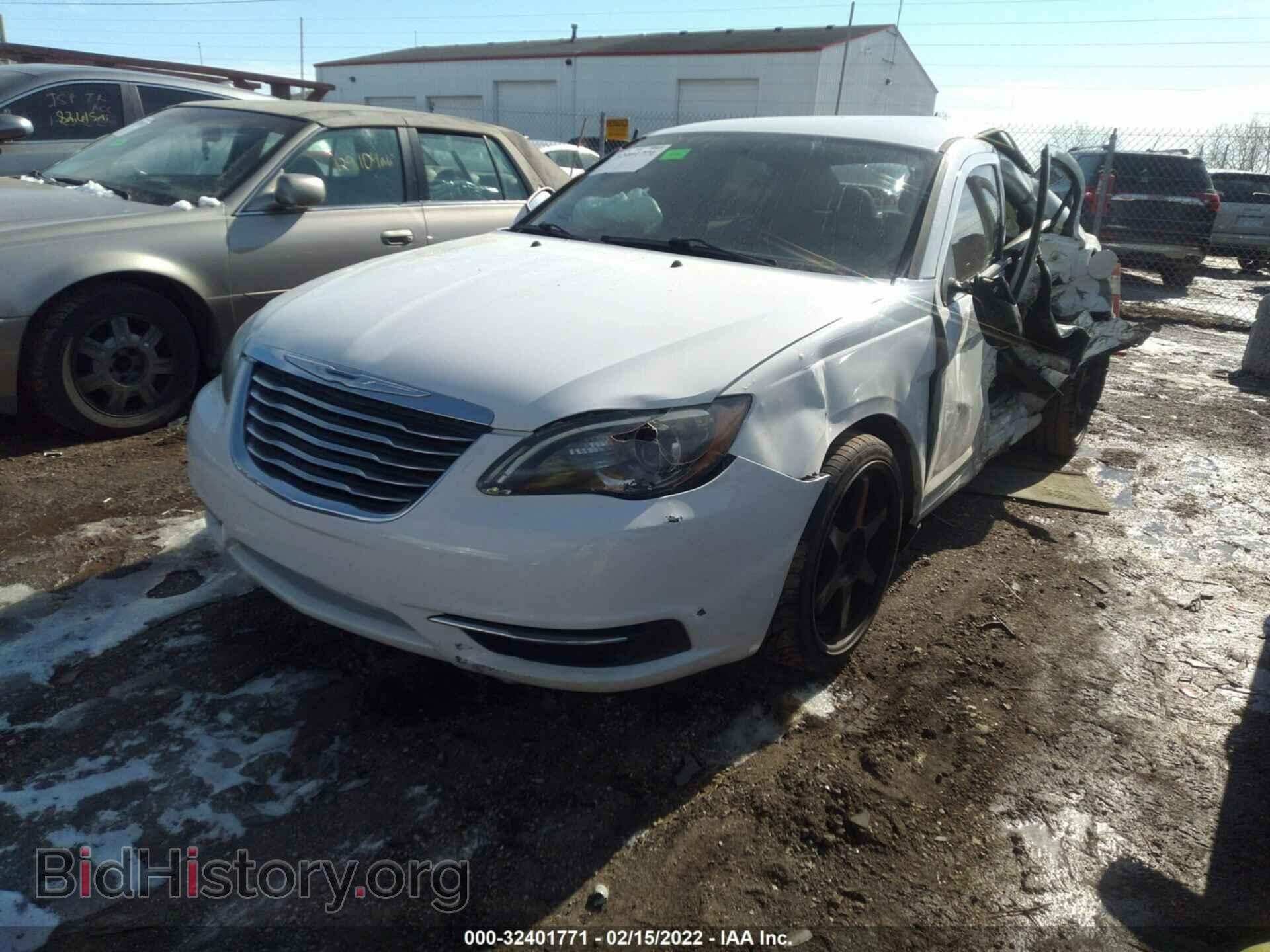 2013 CHRYSLER 200 - VIN: 1C3CCBAB3DN705212 - Фото 2