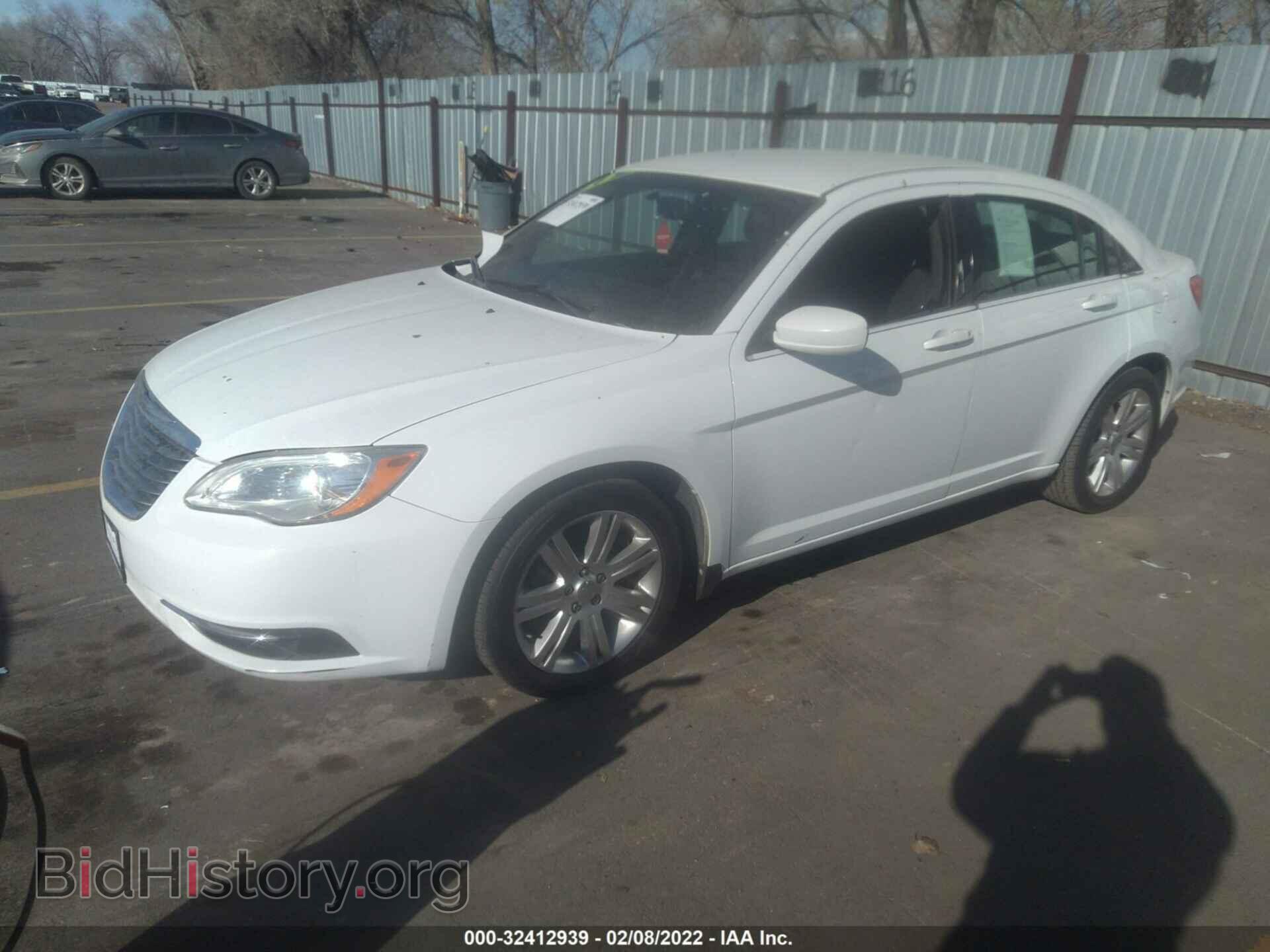 2013 CHRYSLER 200 - VIN: 1C3CCBAB1DN698728 - Фото 2