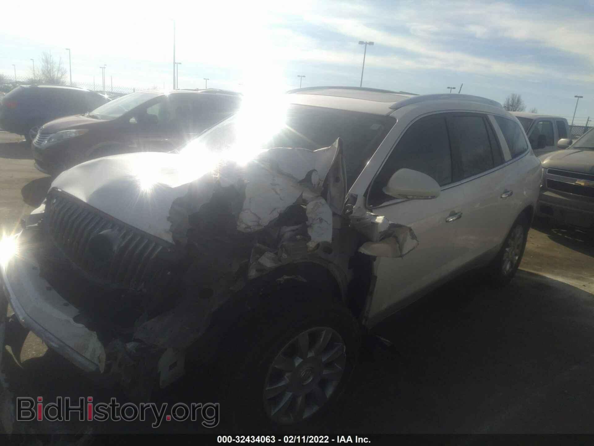 2012 BUICK ENCLAVE - VIN: 5GAKVCEDXCJ137647 - Фото 2