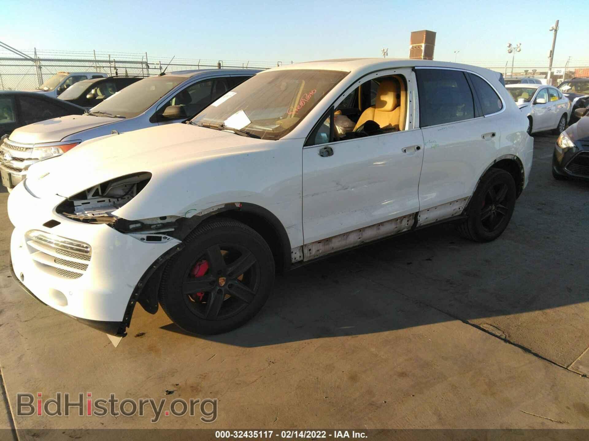 2011 PORSCHE CAYENNE - VIN: WP1AA2A28BLA07517 - Photo 2