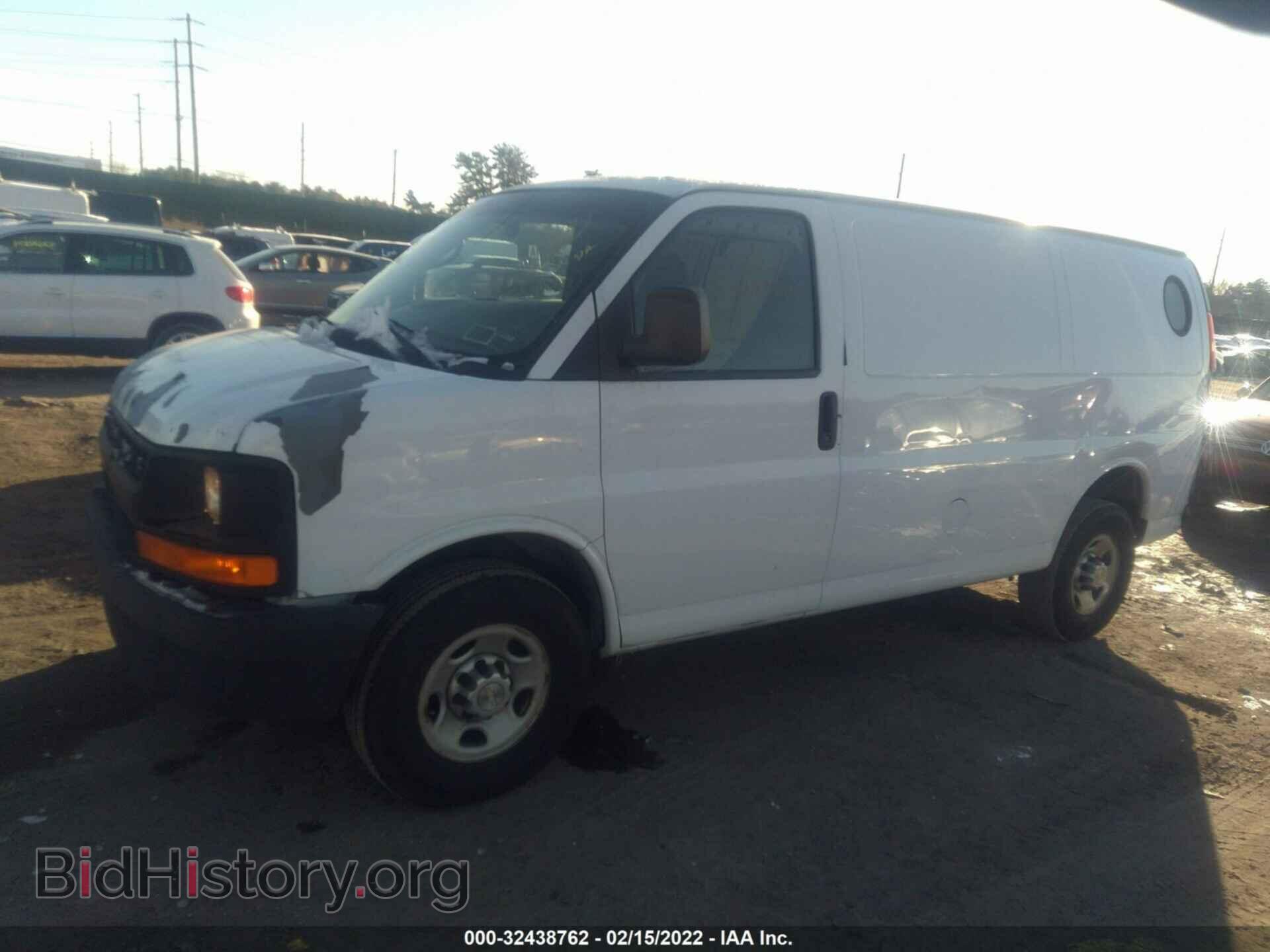 2010 CHEVROLET EXPRESS CARGO VAN - VIN: 1GCZGFBA1A1105802 - Photo 2