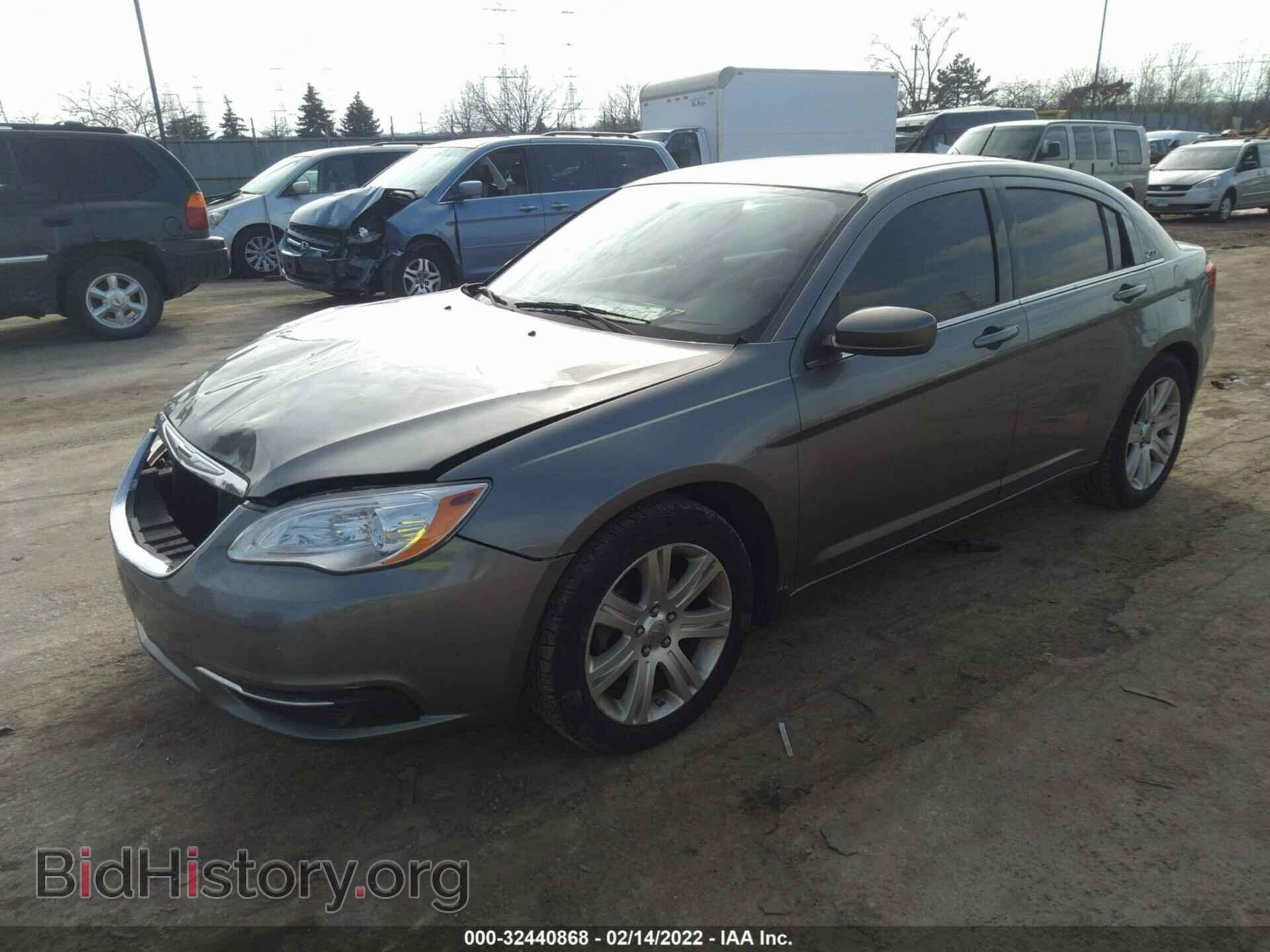2011 CHRYSLER 200 - VIN: 1C3BC1FB3BN603355 - Фото 2