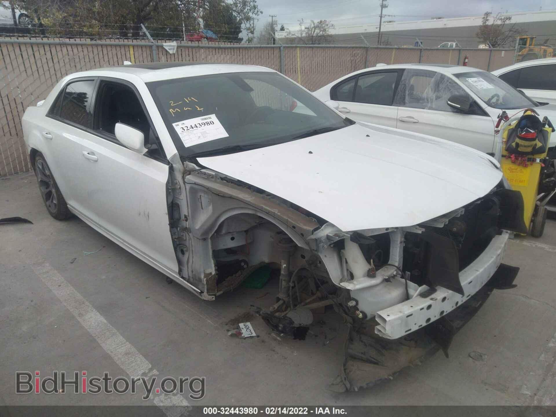 Фотография 2C3CCABT1GH329107 - CHRYSLER 300 2016